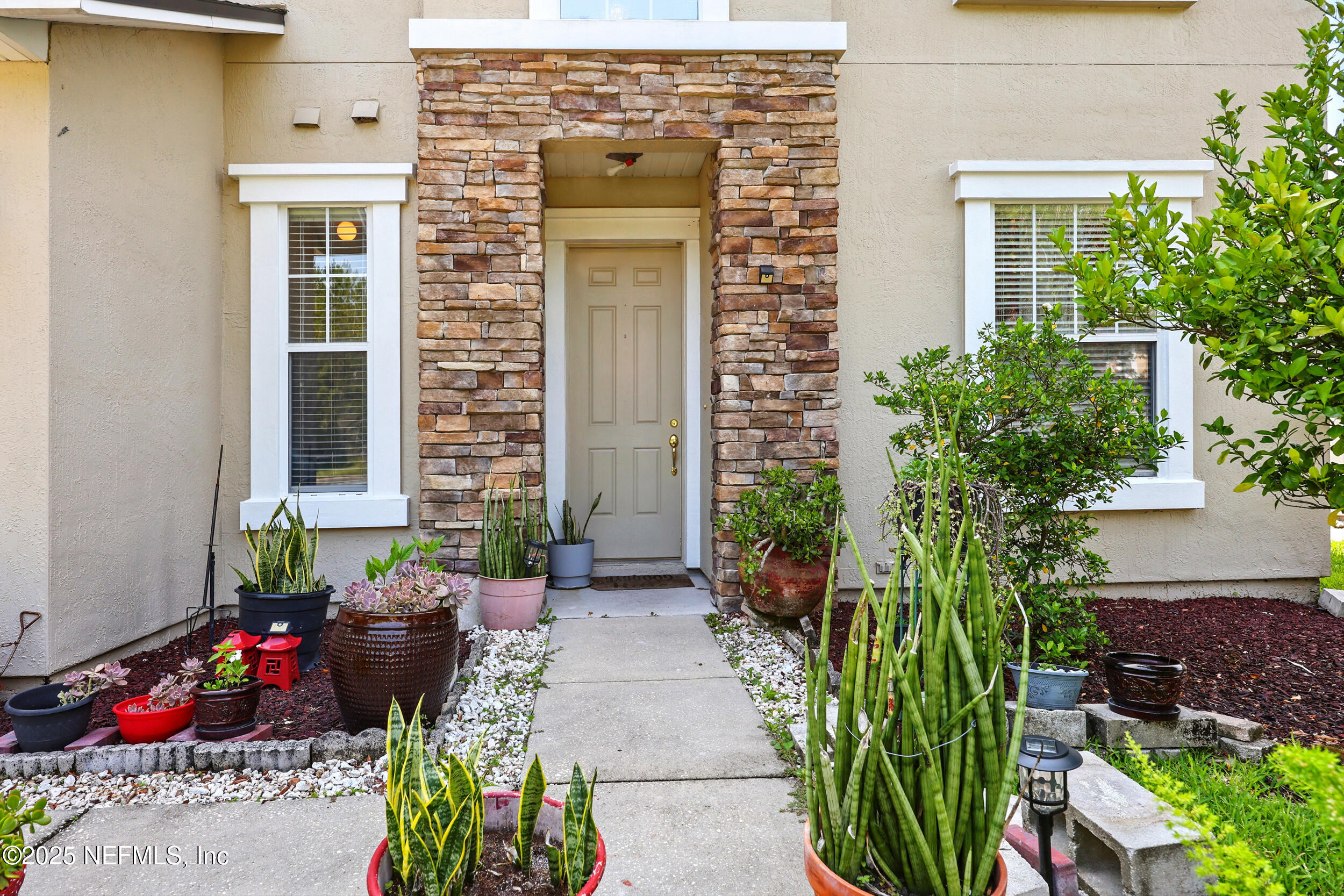 529 AMBERWOOD Court