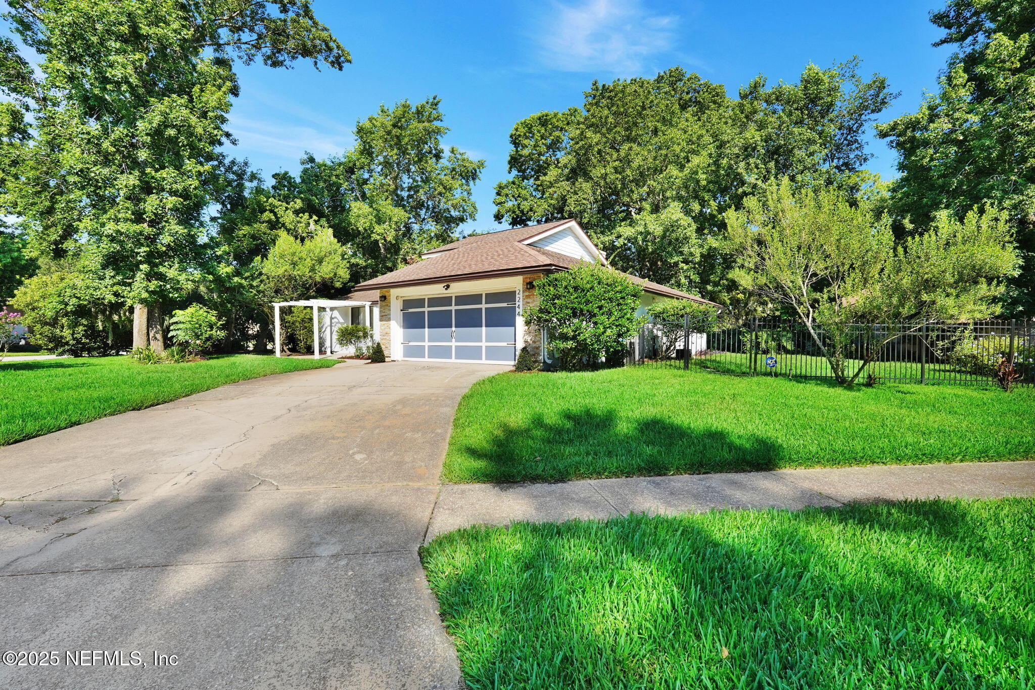 2244 EAGLES NEST Road