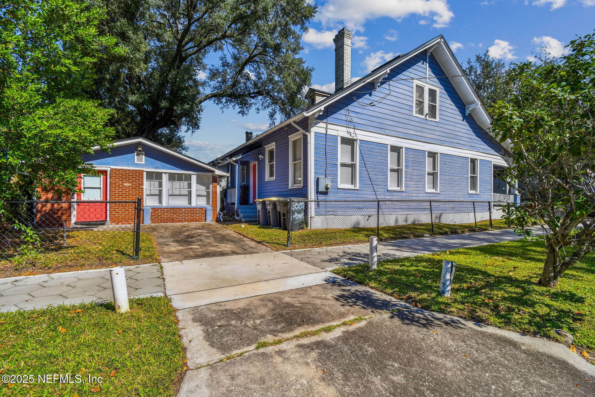 2002 N LIBERTY Street