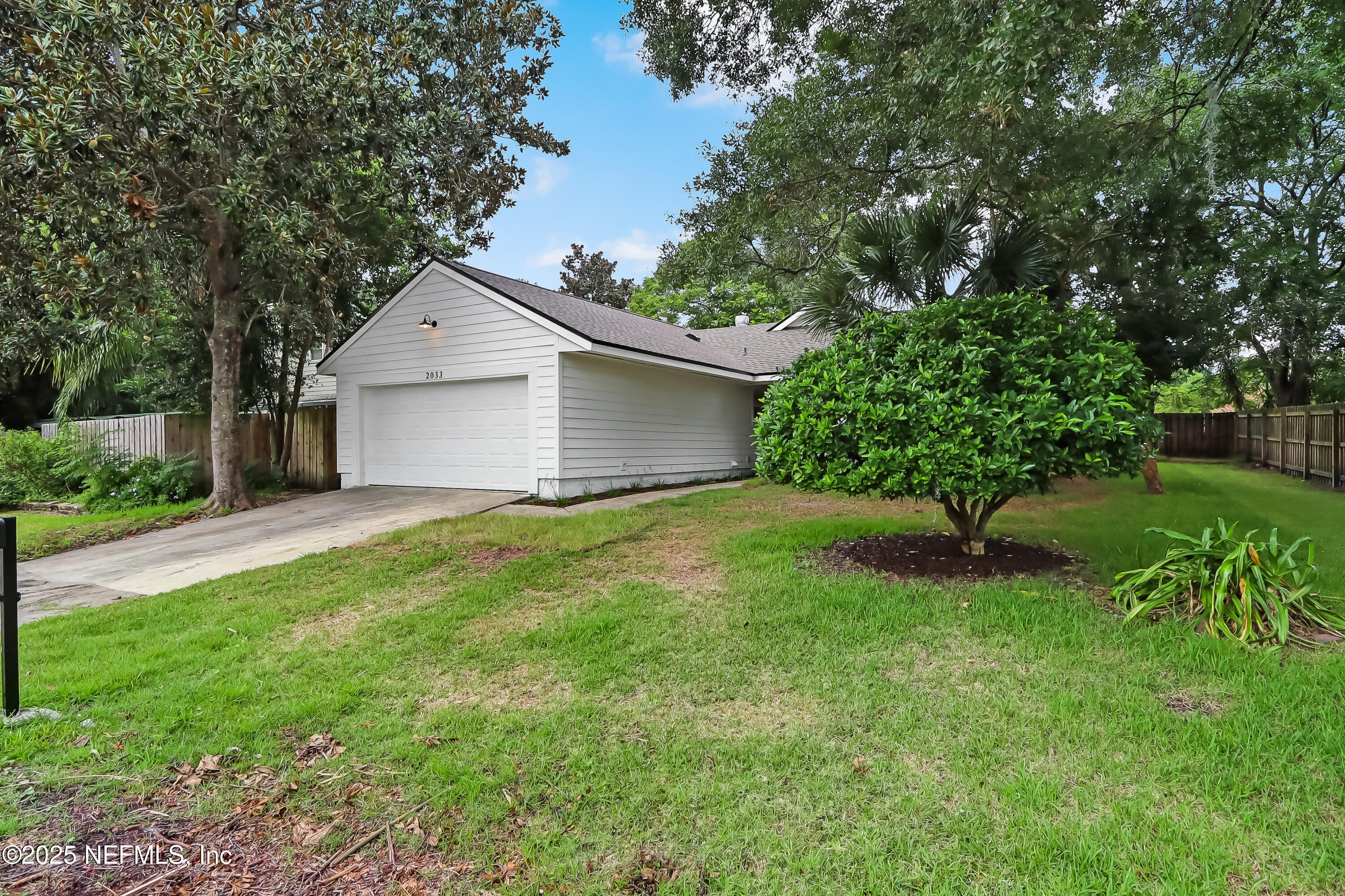 2033 KNOTTY PINE Court