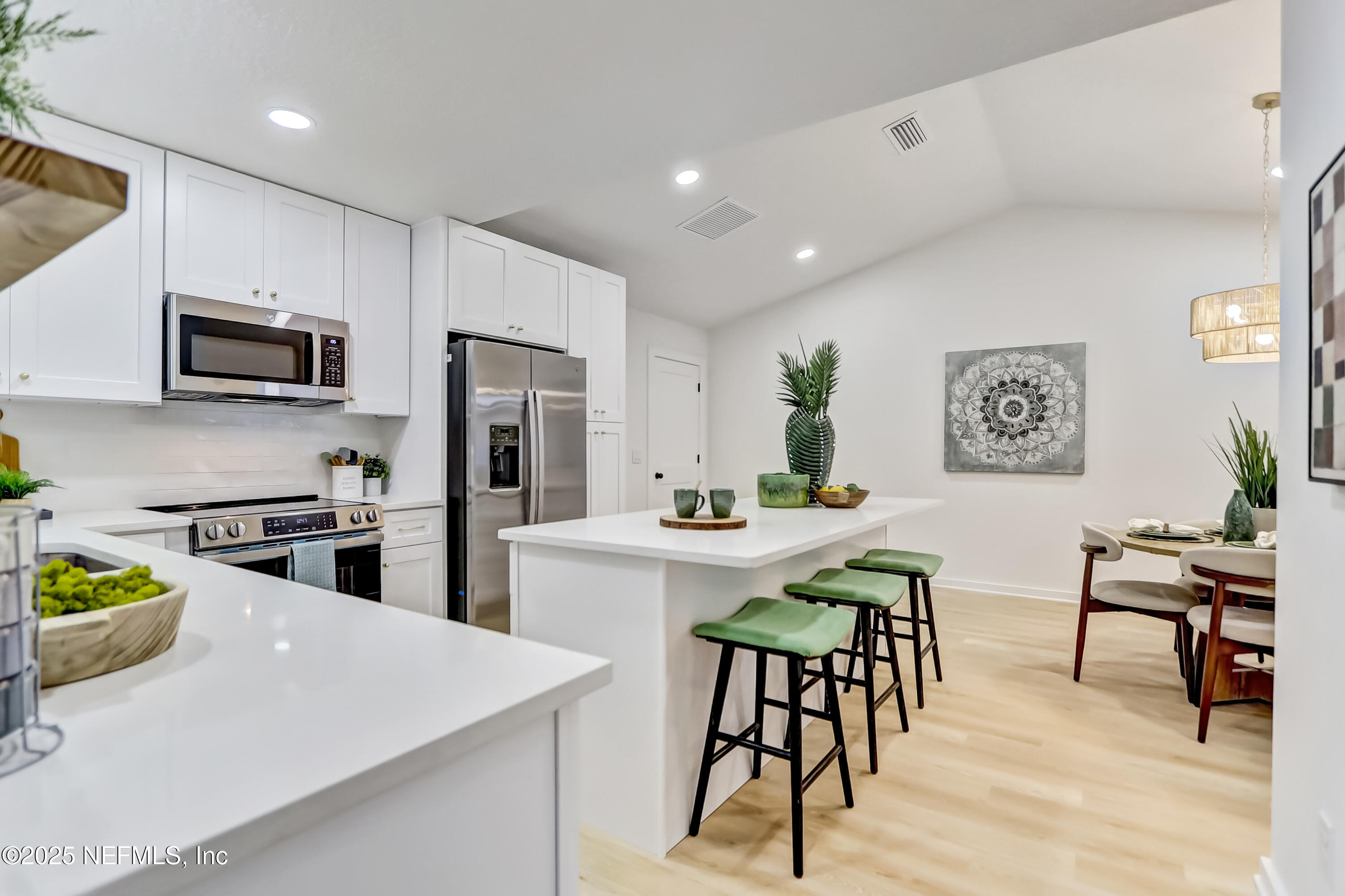 2033 KNOTTY PINE Court