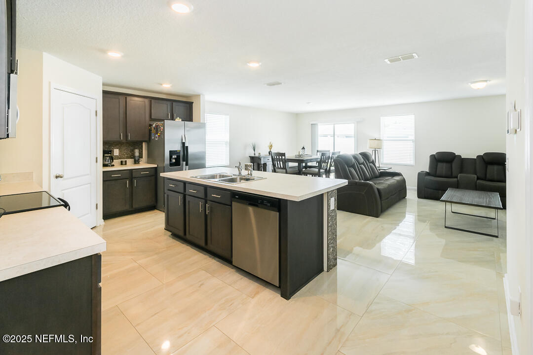 6433 BUCKING BRONCO Drive