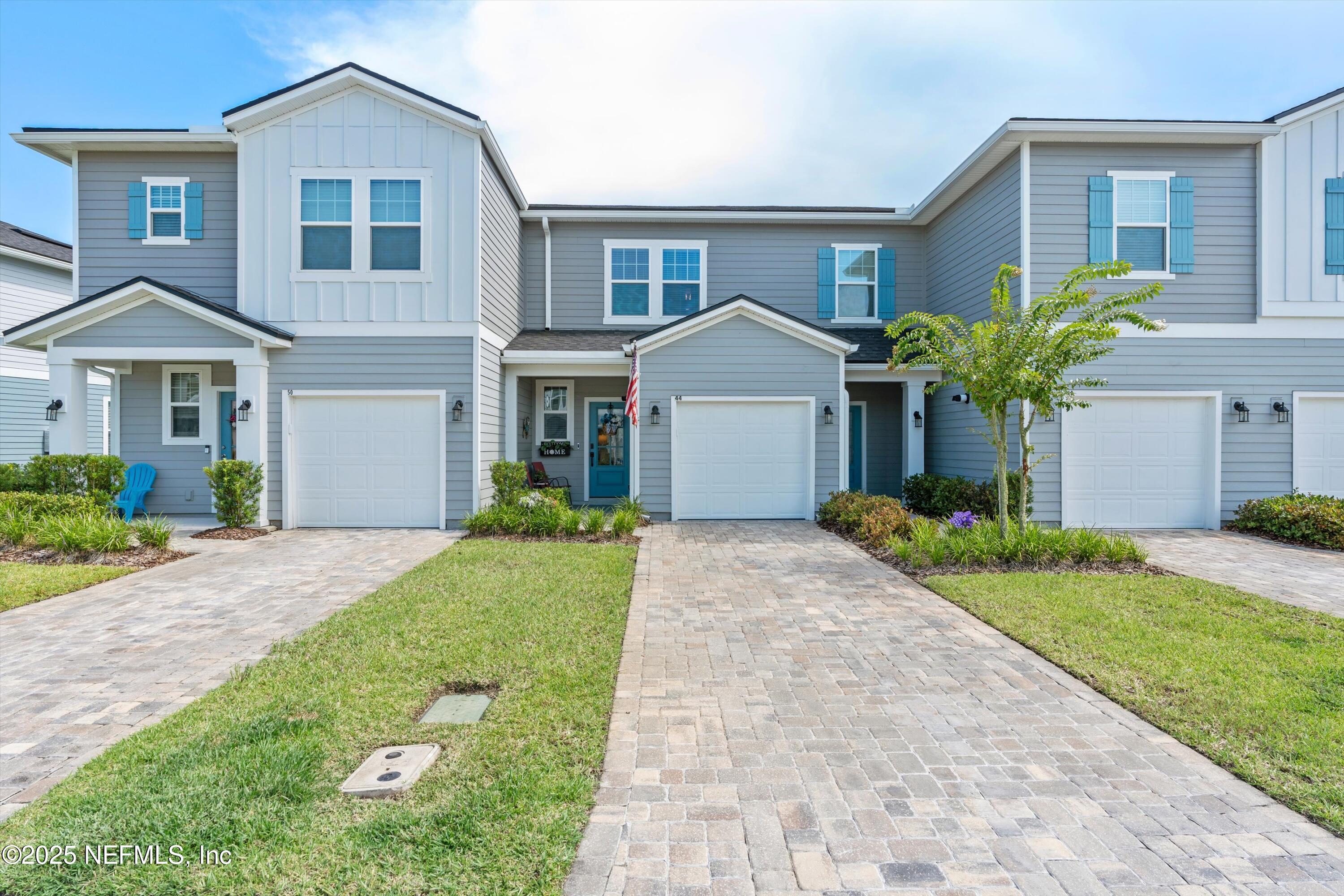 44 PINEBURY LN