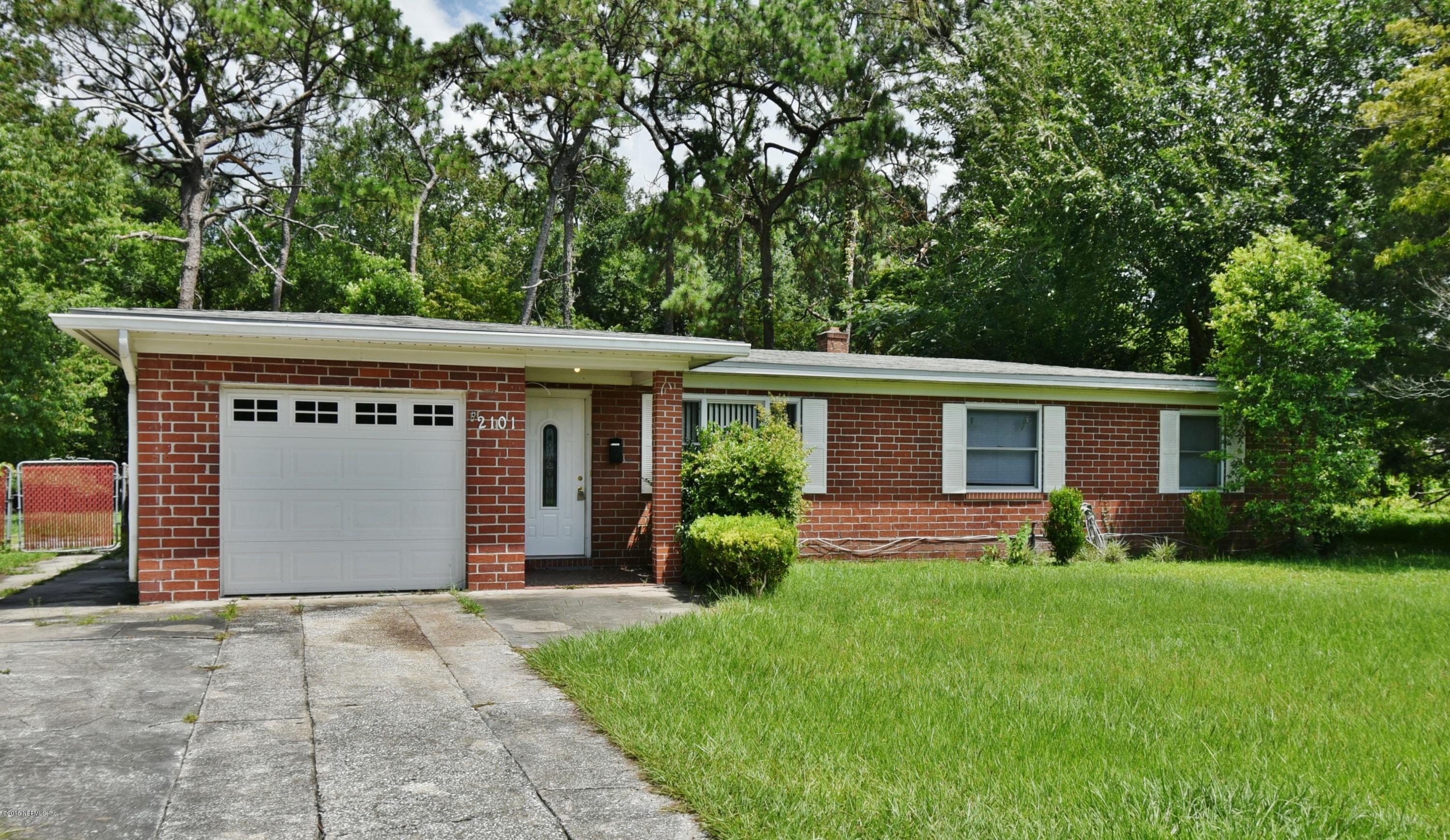2101 MAPLE LEAF Drive E