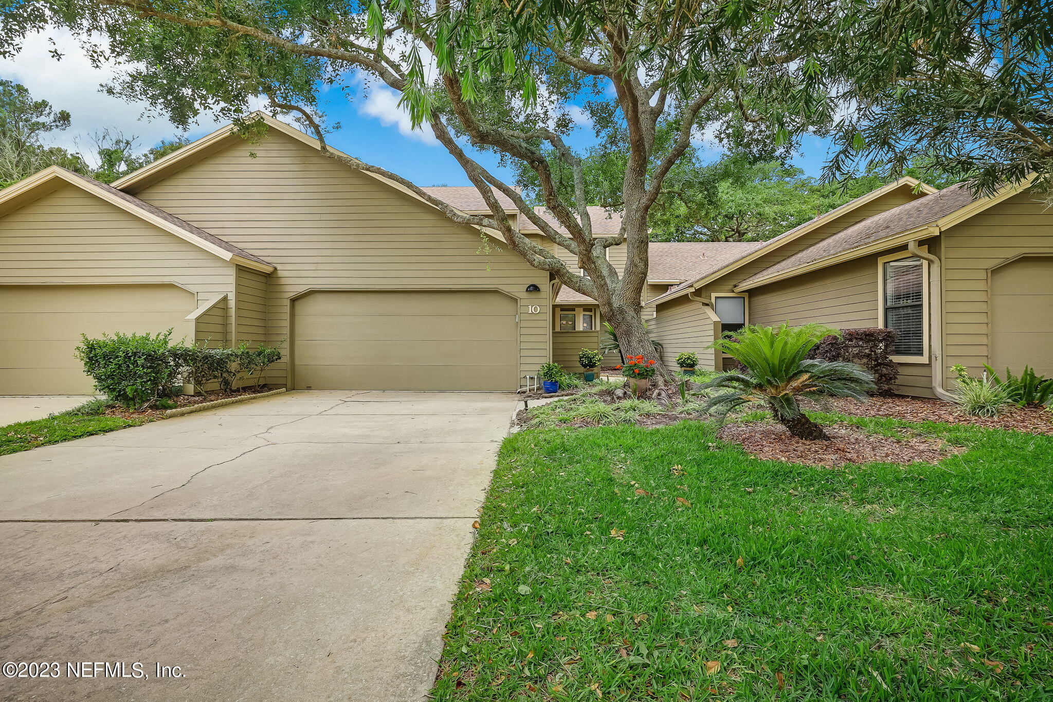 Photo 3 of 68 of 10 LOGGERHEAD Lane townhome
