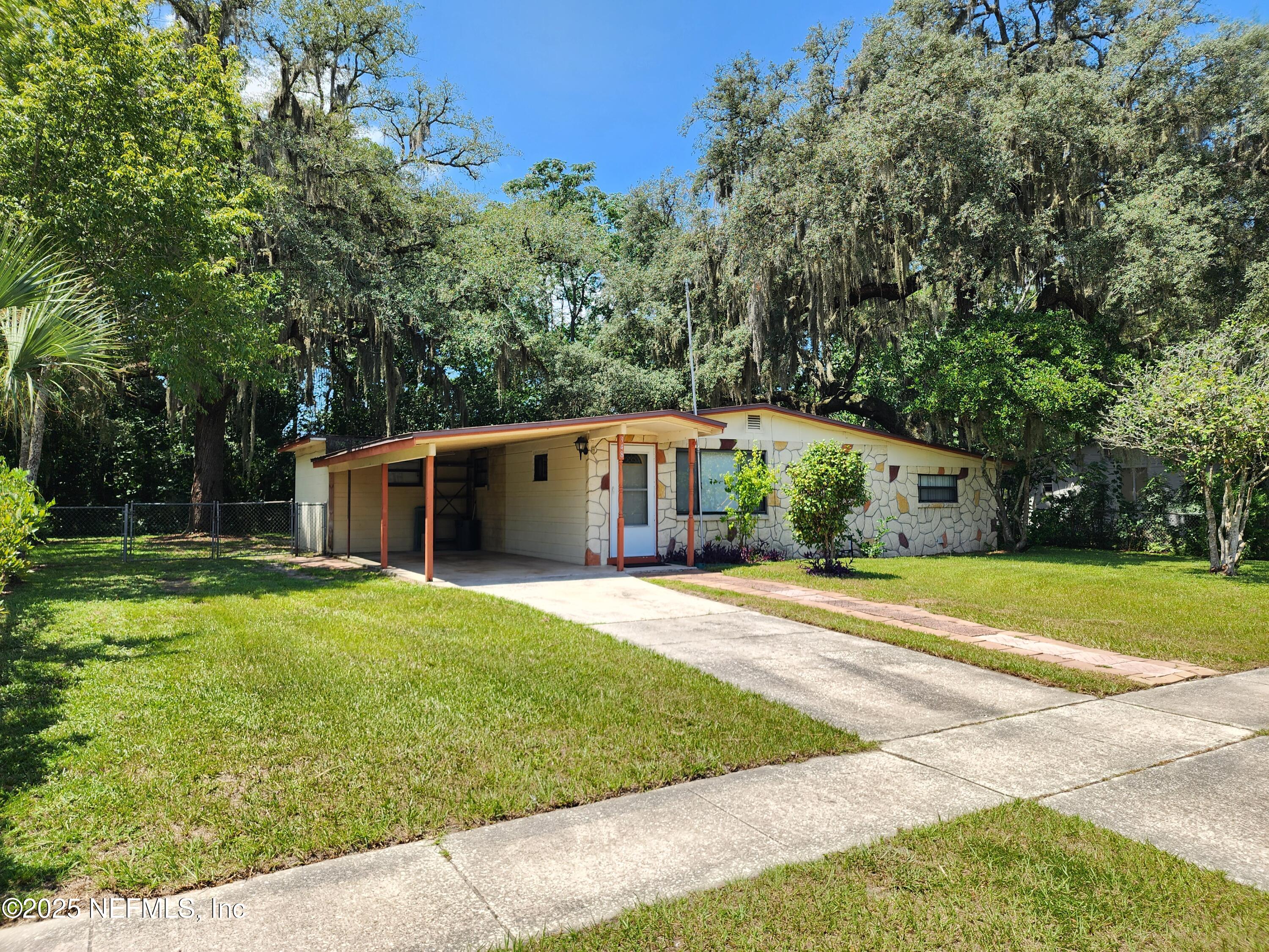 348 CANIS Drive S