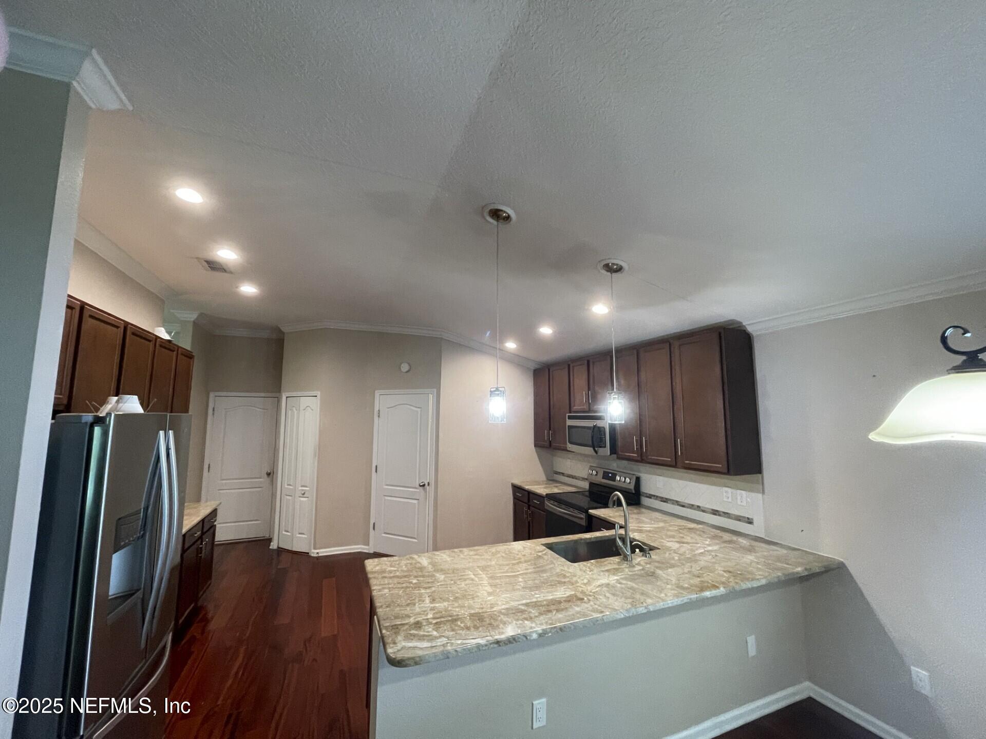 35 SUNLIGHT Way