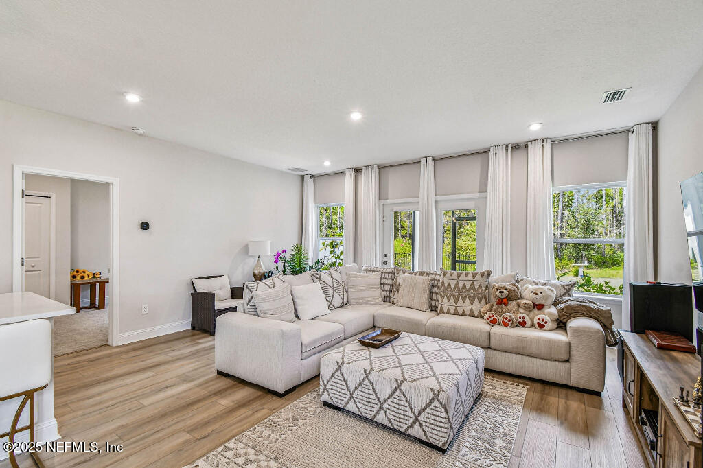 12964 HOLSINGER Boulevard