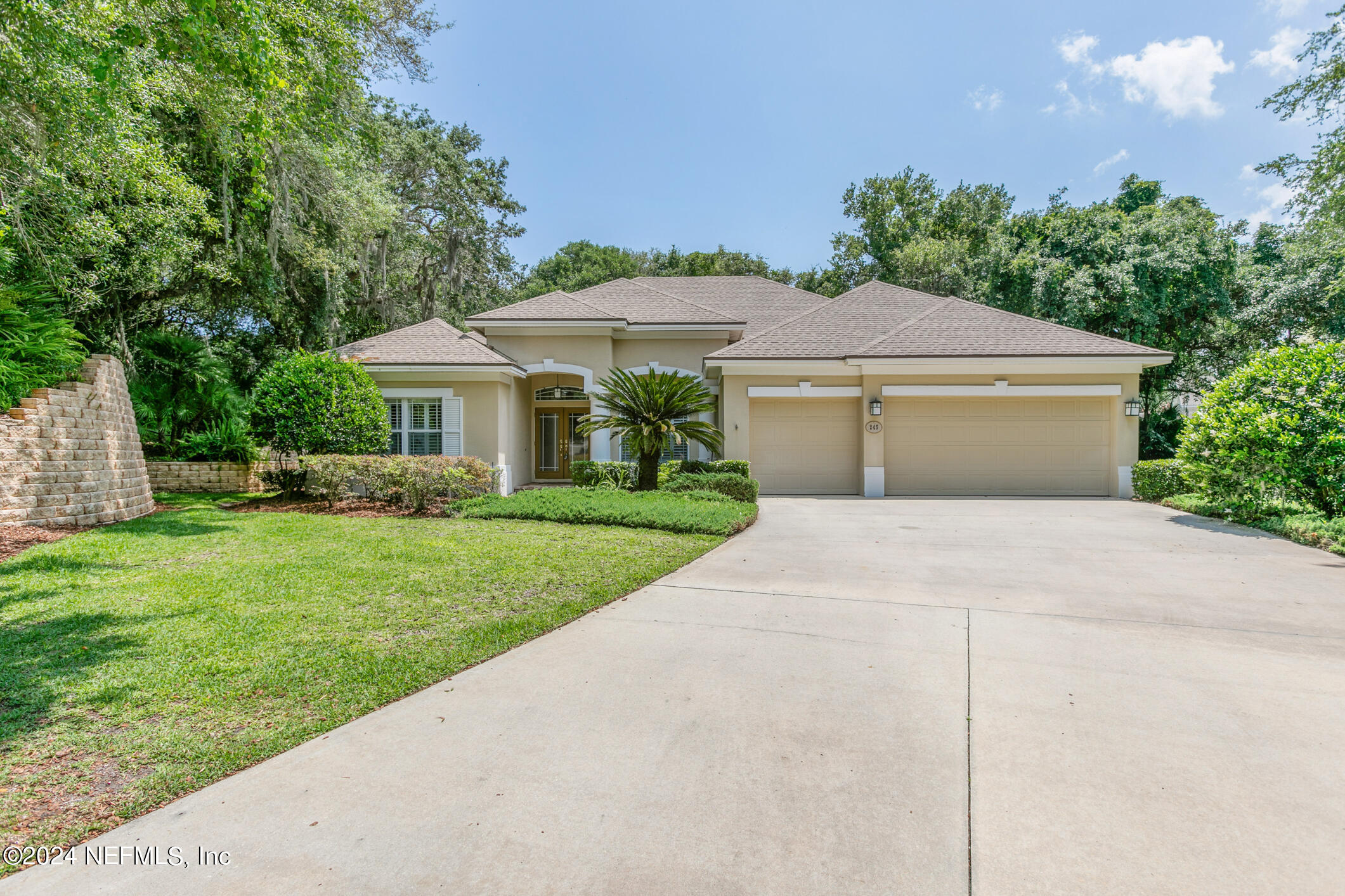 St Augustine, FL home for sale located at 245 Bluebird Lane, St Augustine, FL 32080