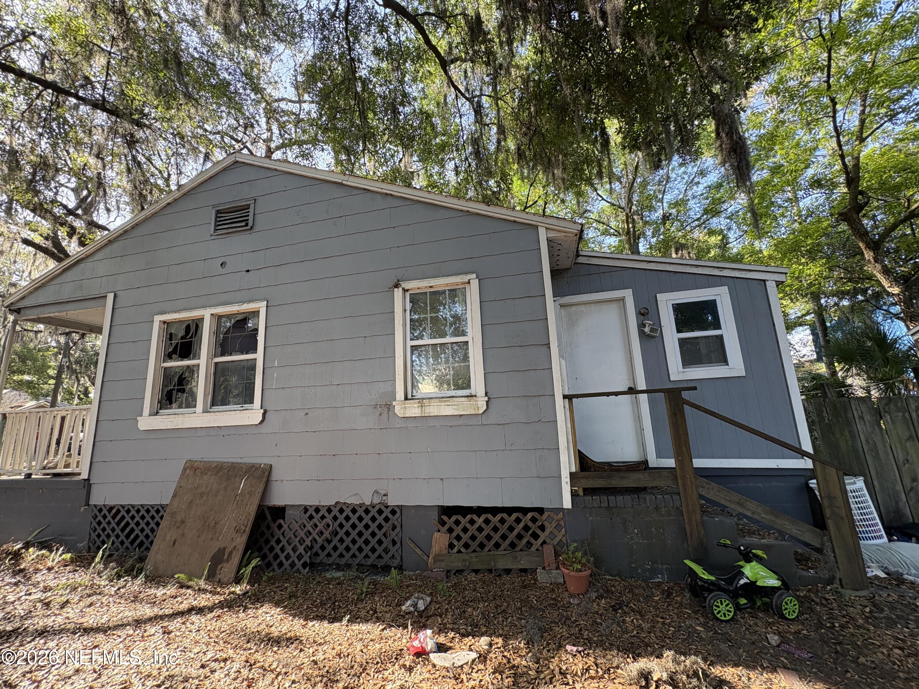 2146 LOUISE Street