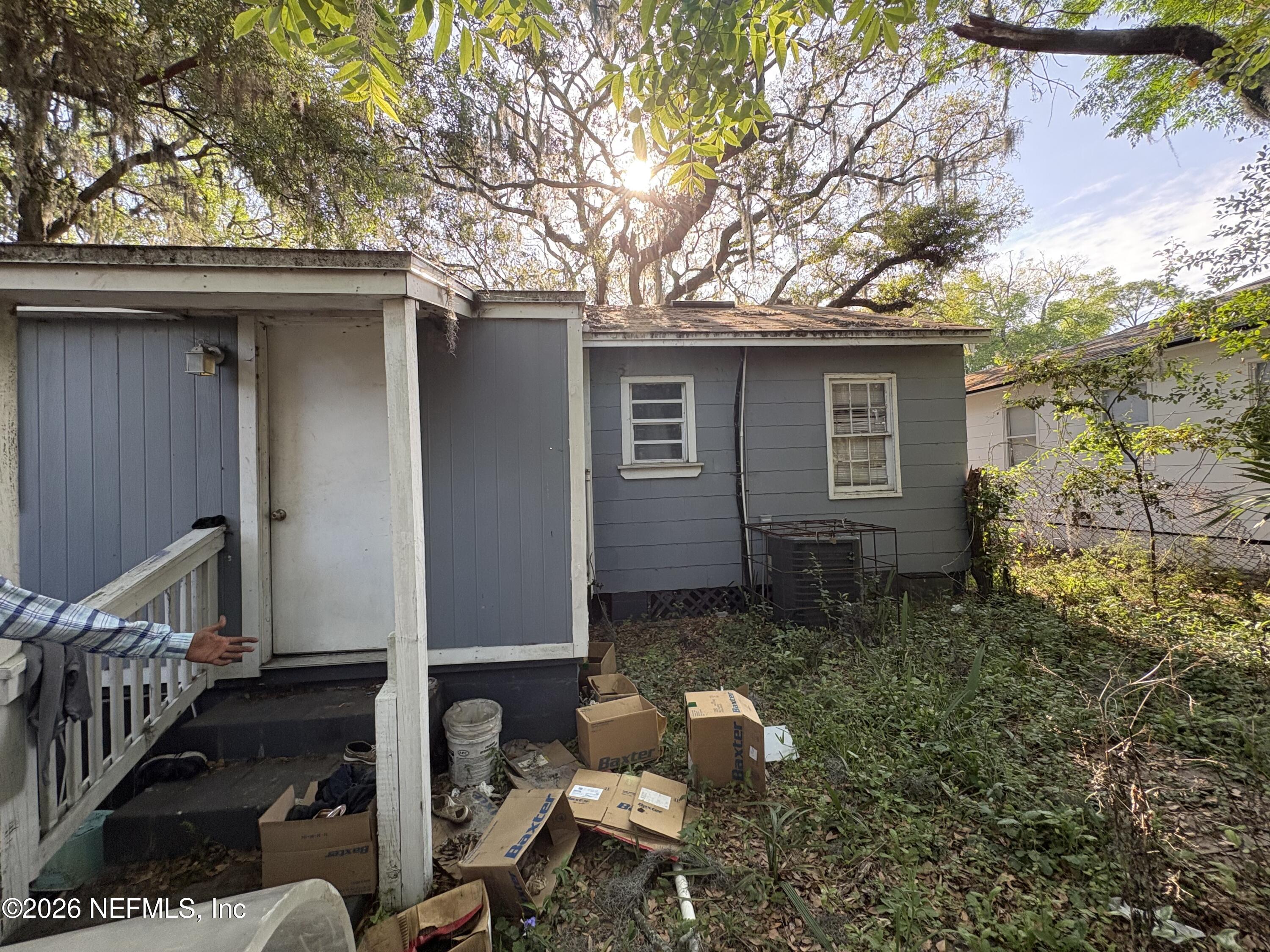 2146 LOUISE Street