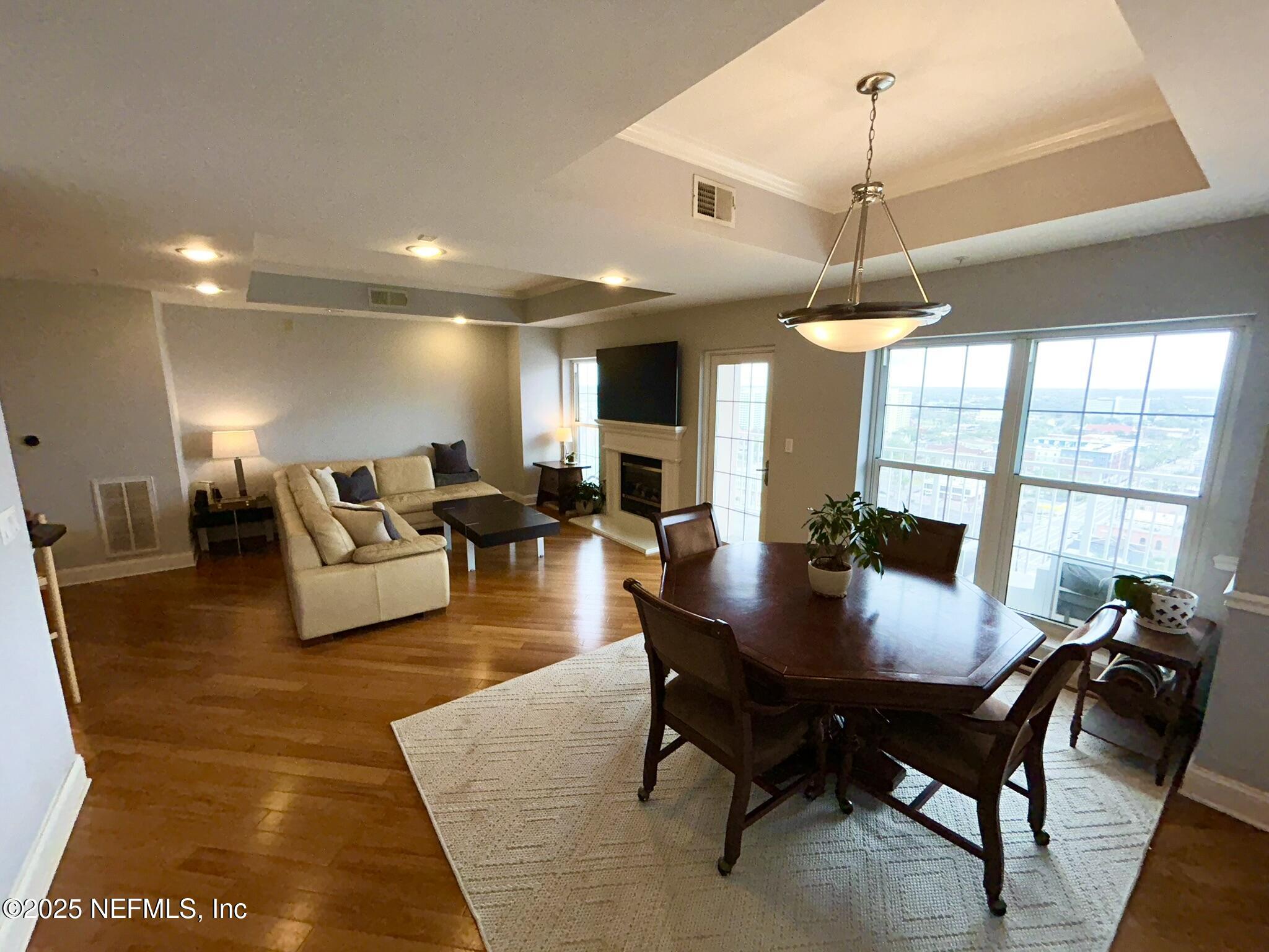 400 E BAY Street 2004