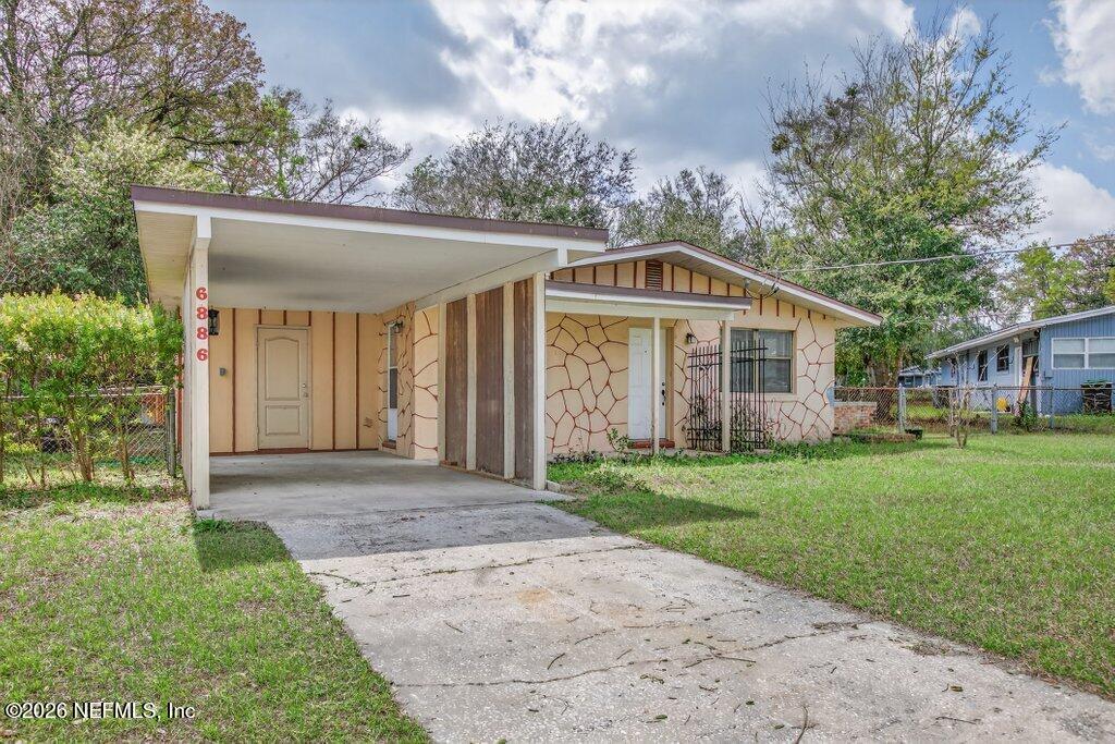 6886 TOM THUMB Drive