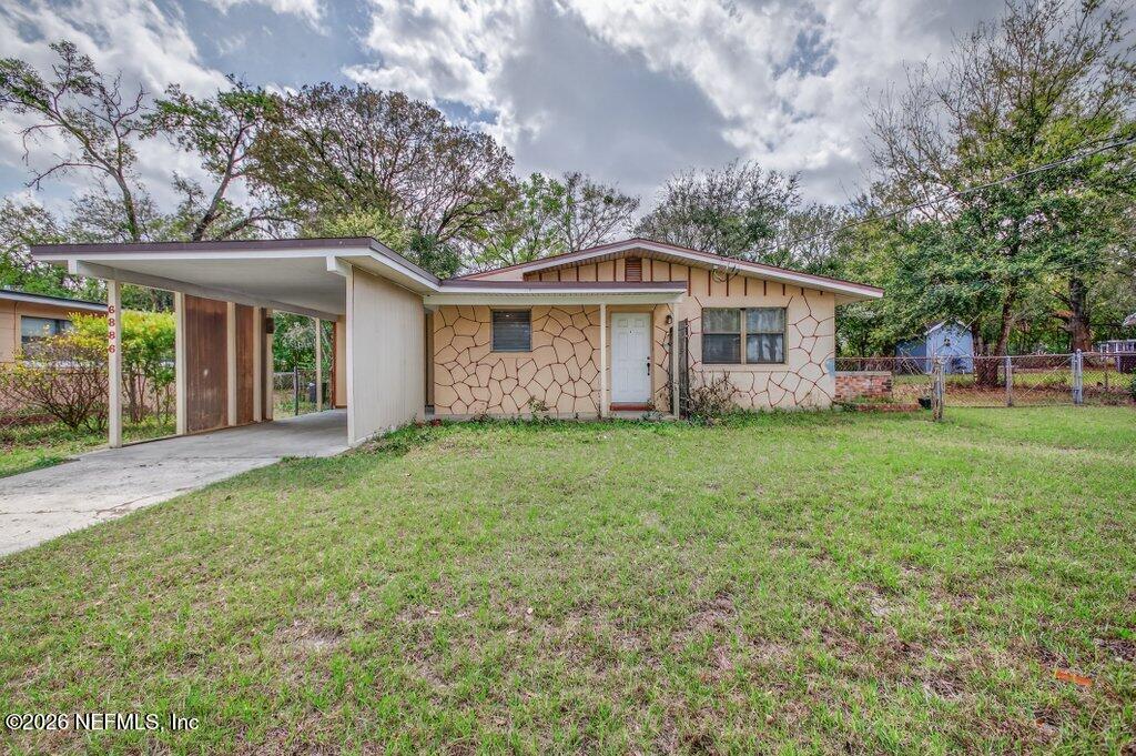 6886 TOM THUMB Drive