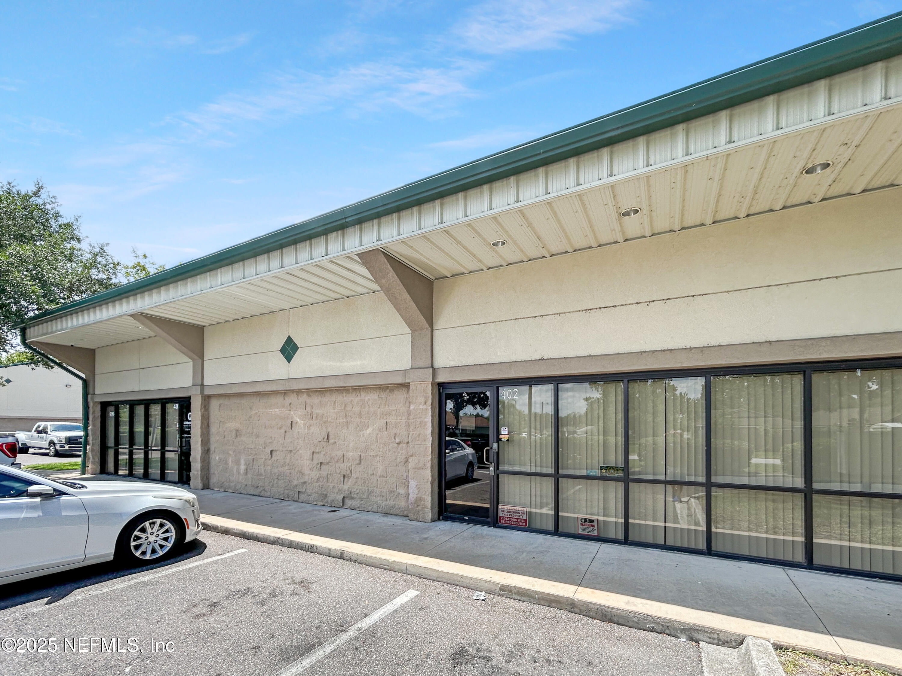 1635 FARM Way 401 & 402