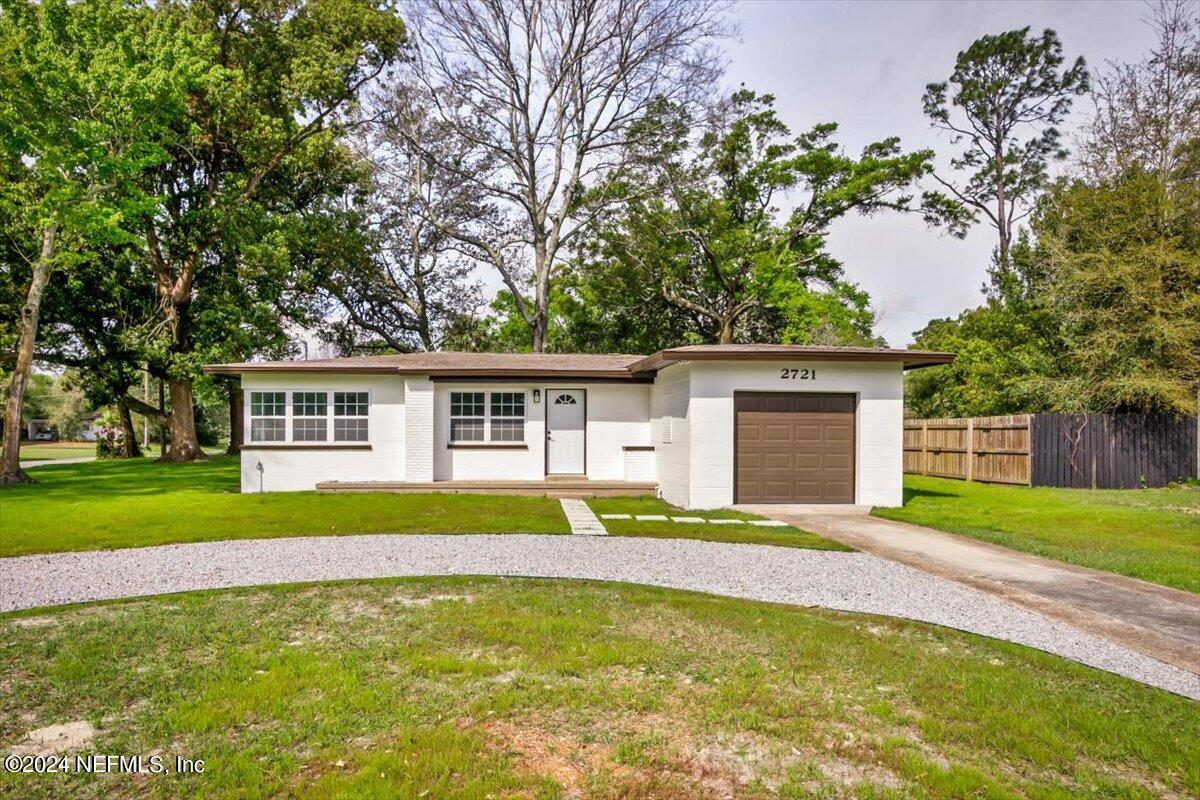 Jacksonville, FL home for sale located at 2721 RAINBOW Circle W, Jacksonville, FL 32217