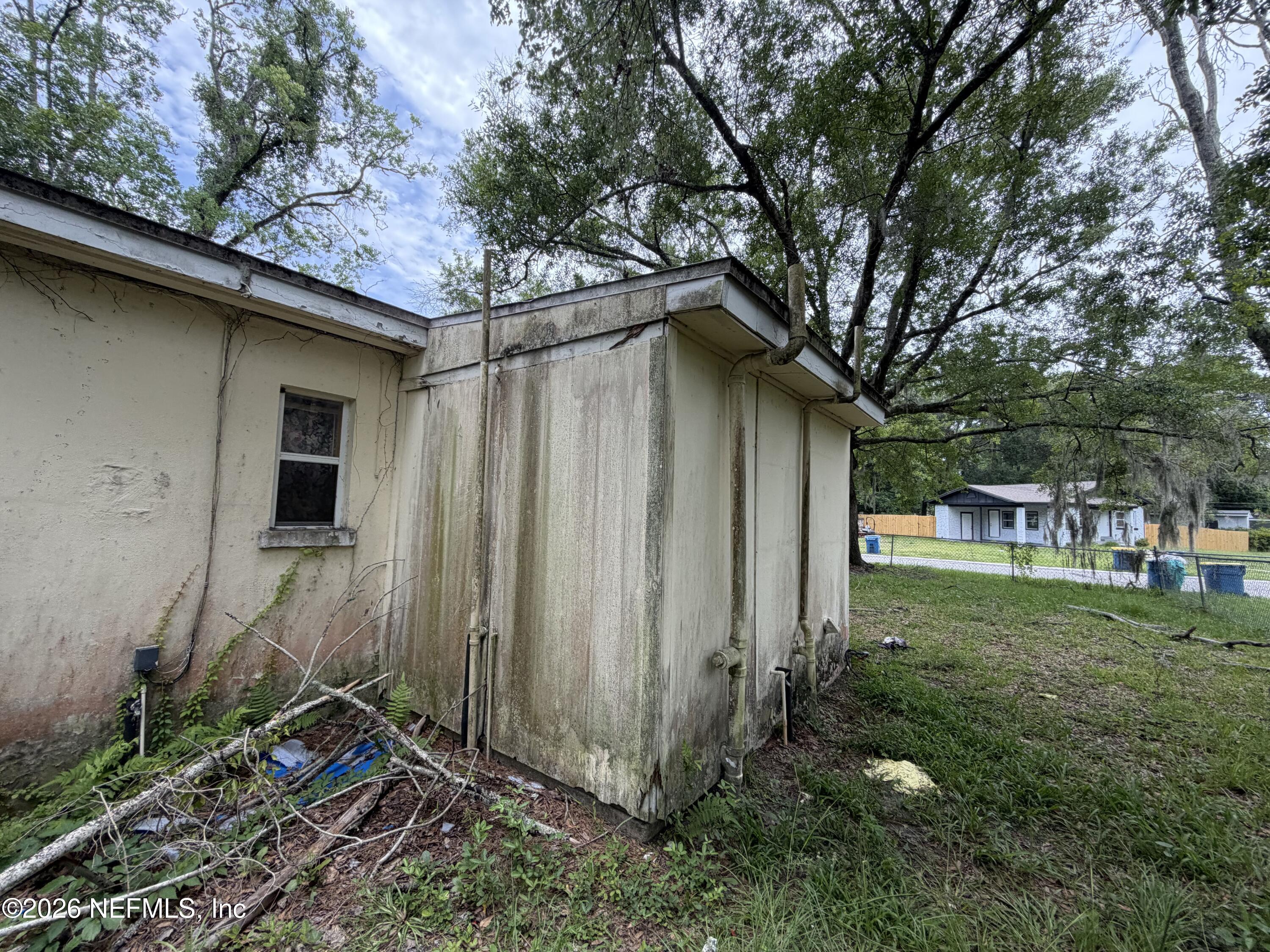 2837 LIPPIA Road