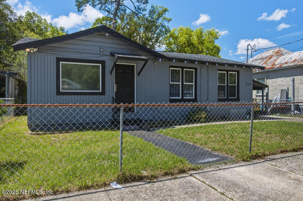 1216 W 24TH Street