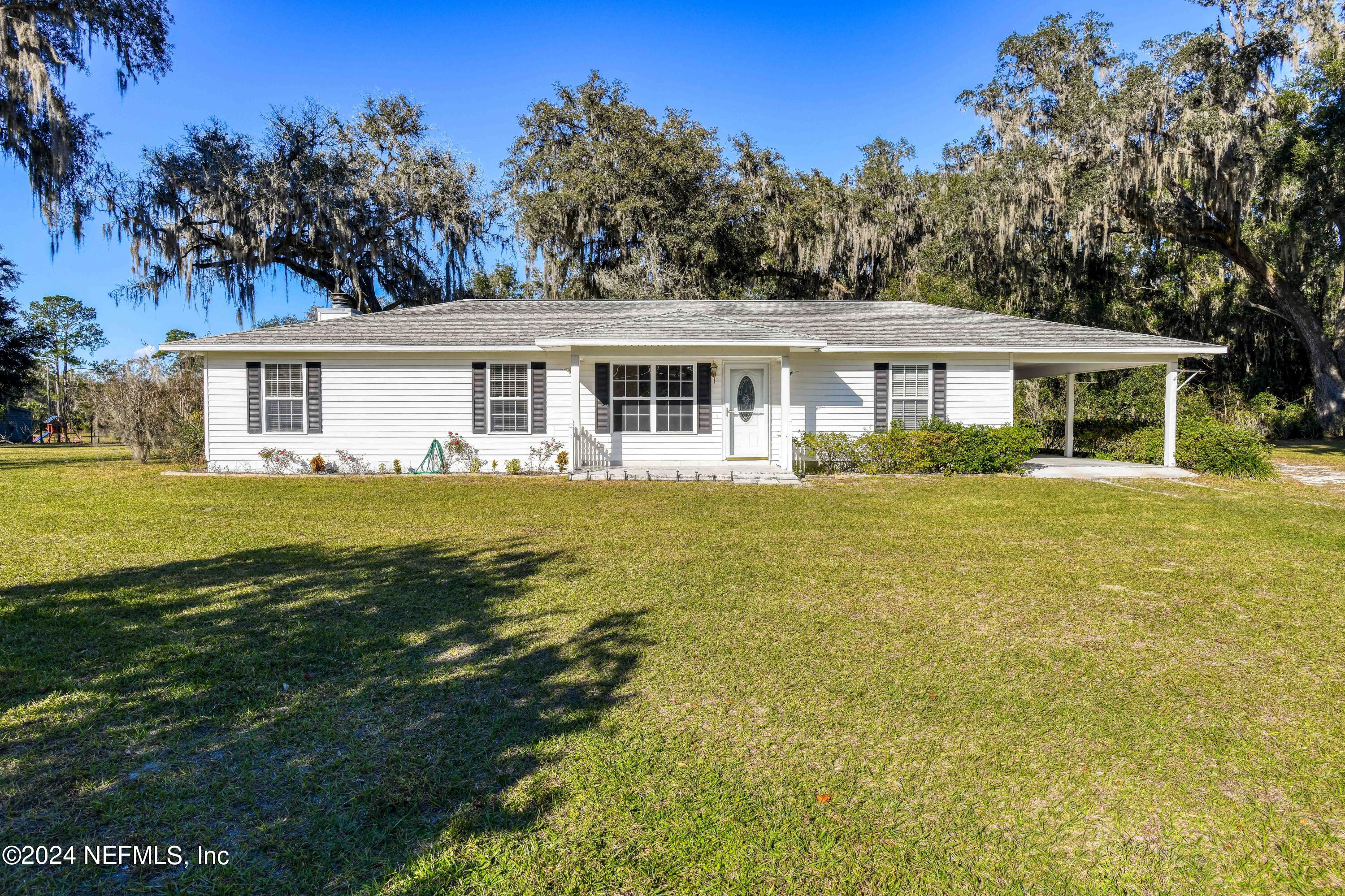 San Mateo, FL home for sale located at 390 East End Road, San Mateo, FL 32187