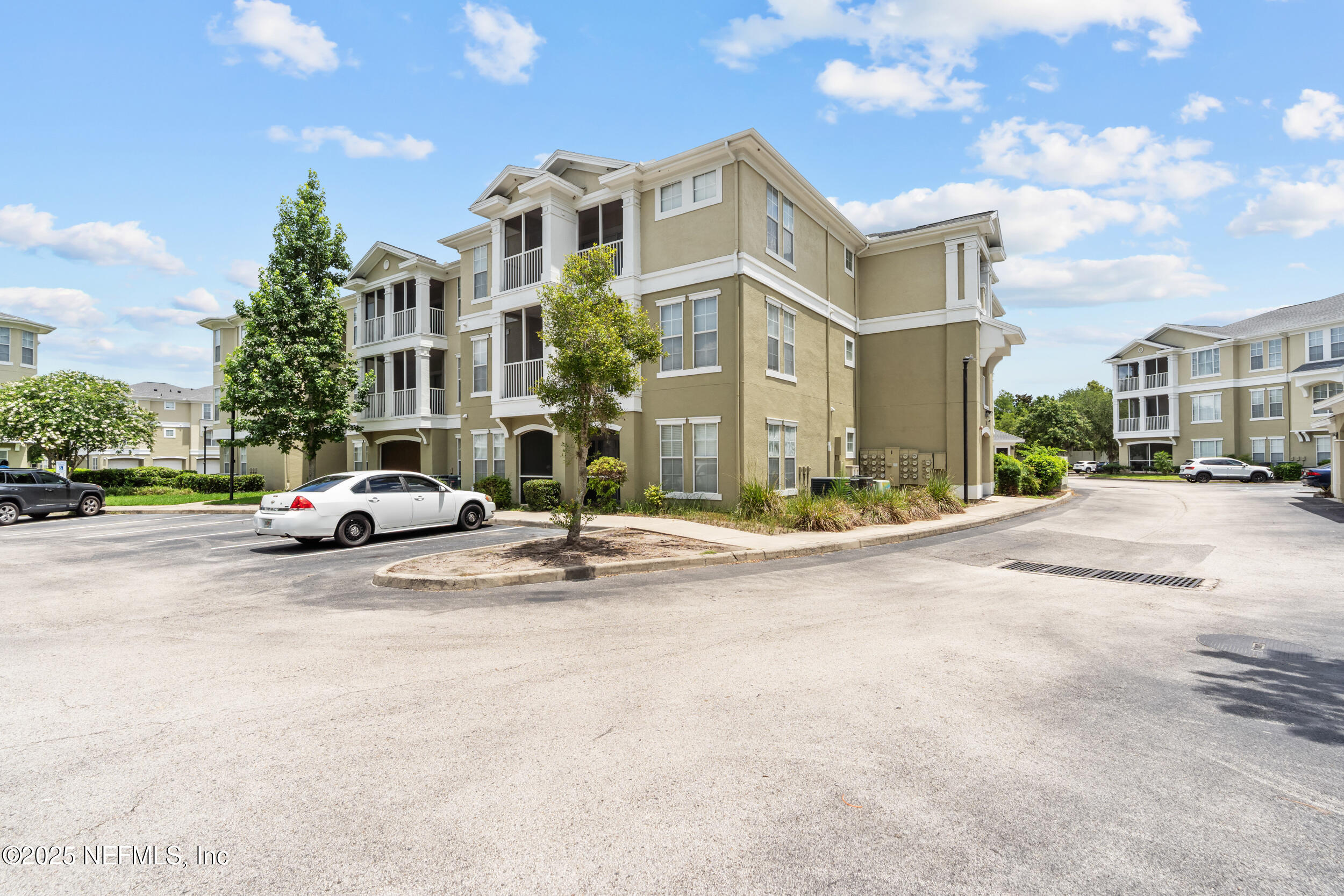 8290 GATE Parkway 1115