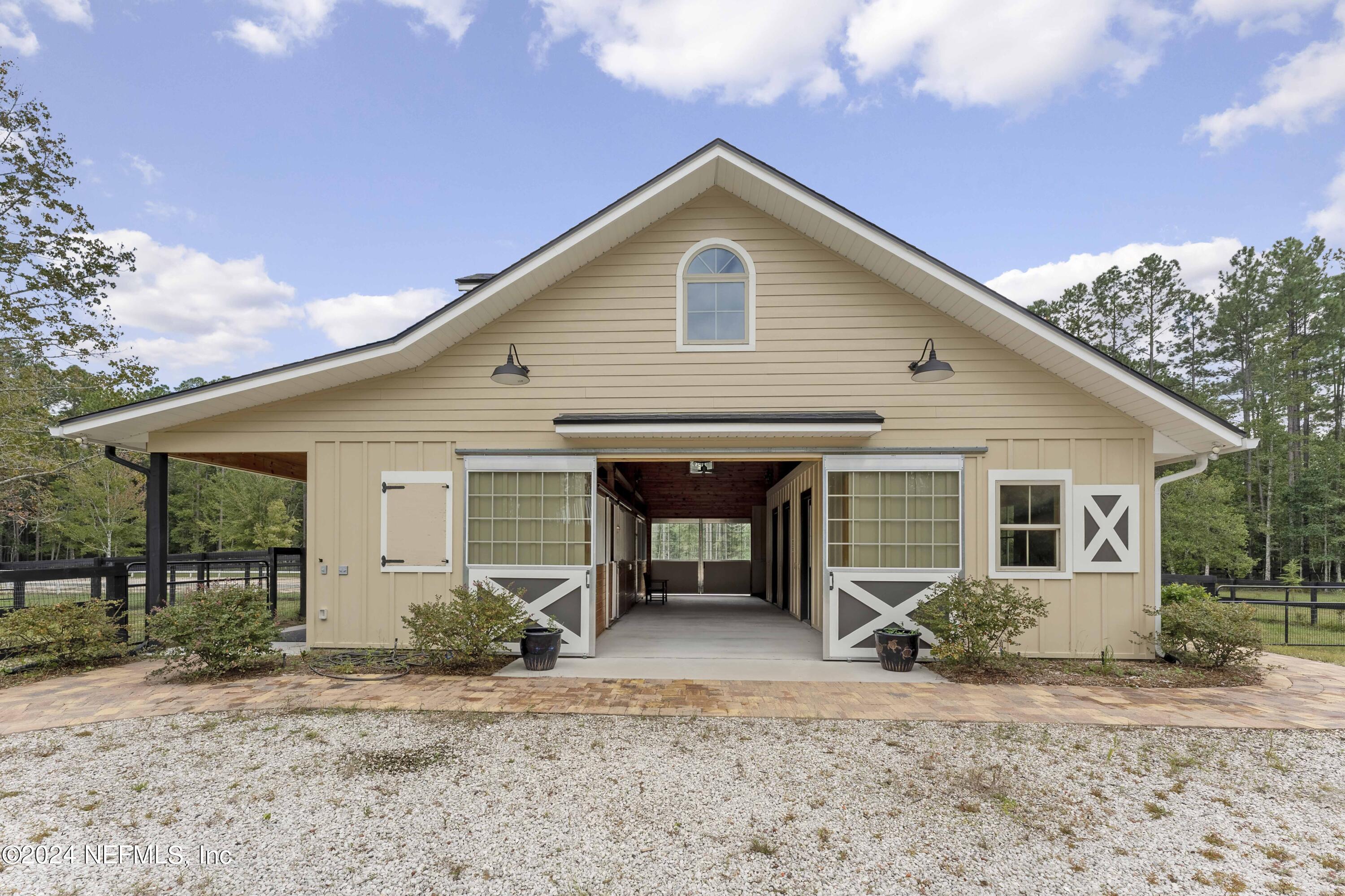 418 TRIPLE CROWN Lane