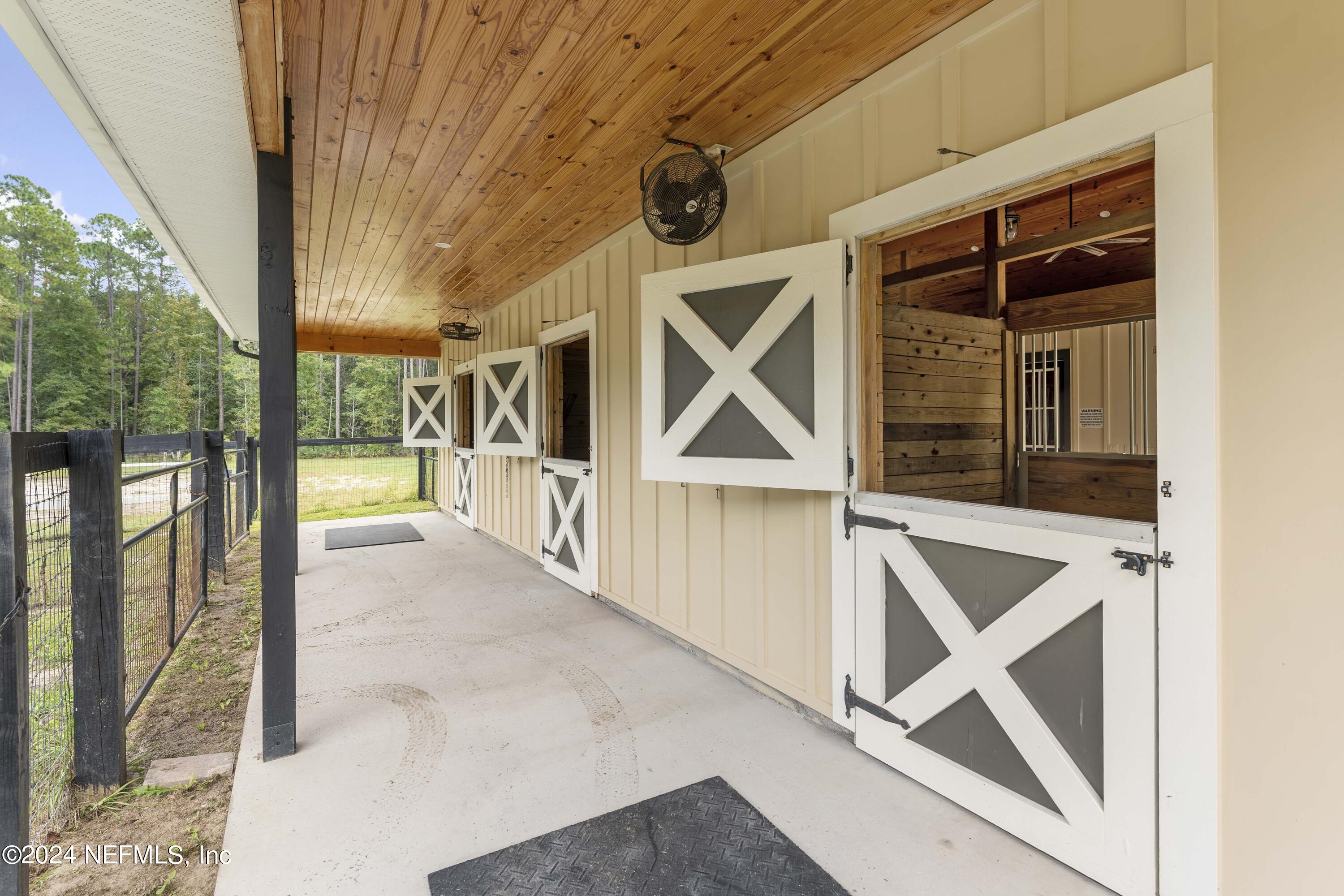 418 TRIPLE CROWN Lane
