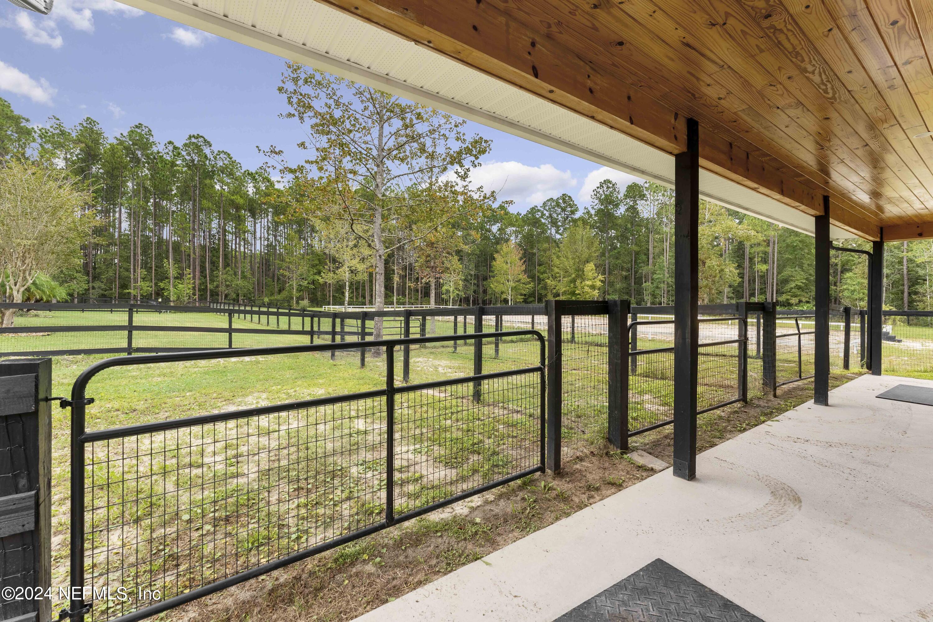 418 TRIPLE CROWN Lane