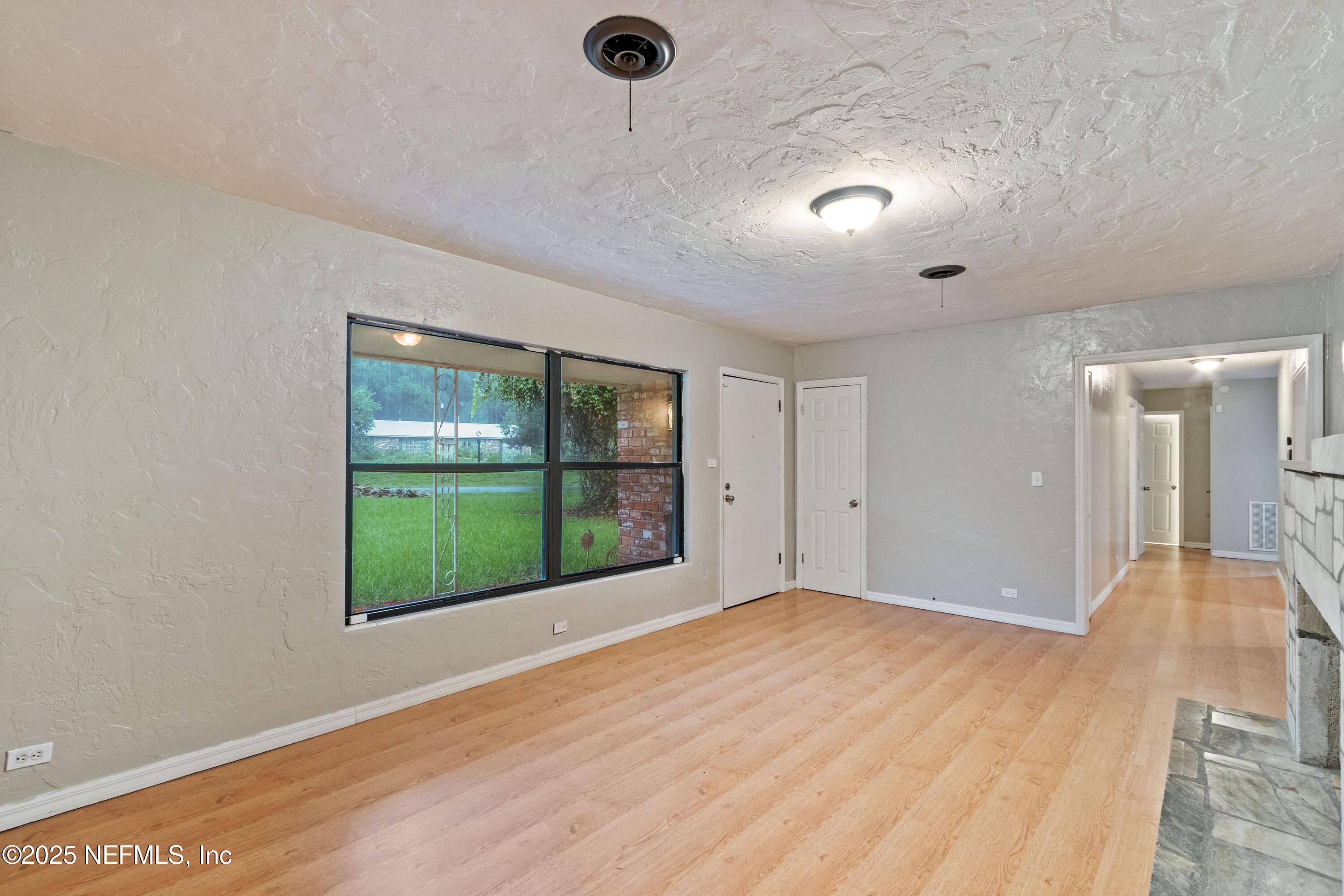 4044 SILVER LAKE Drive
