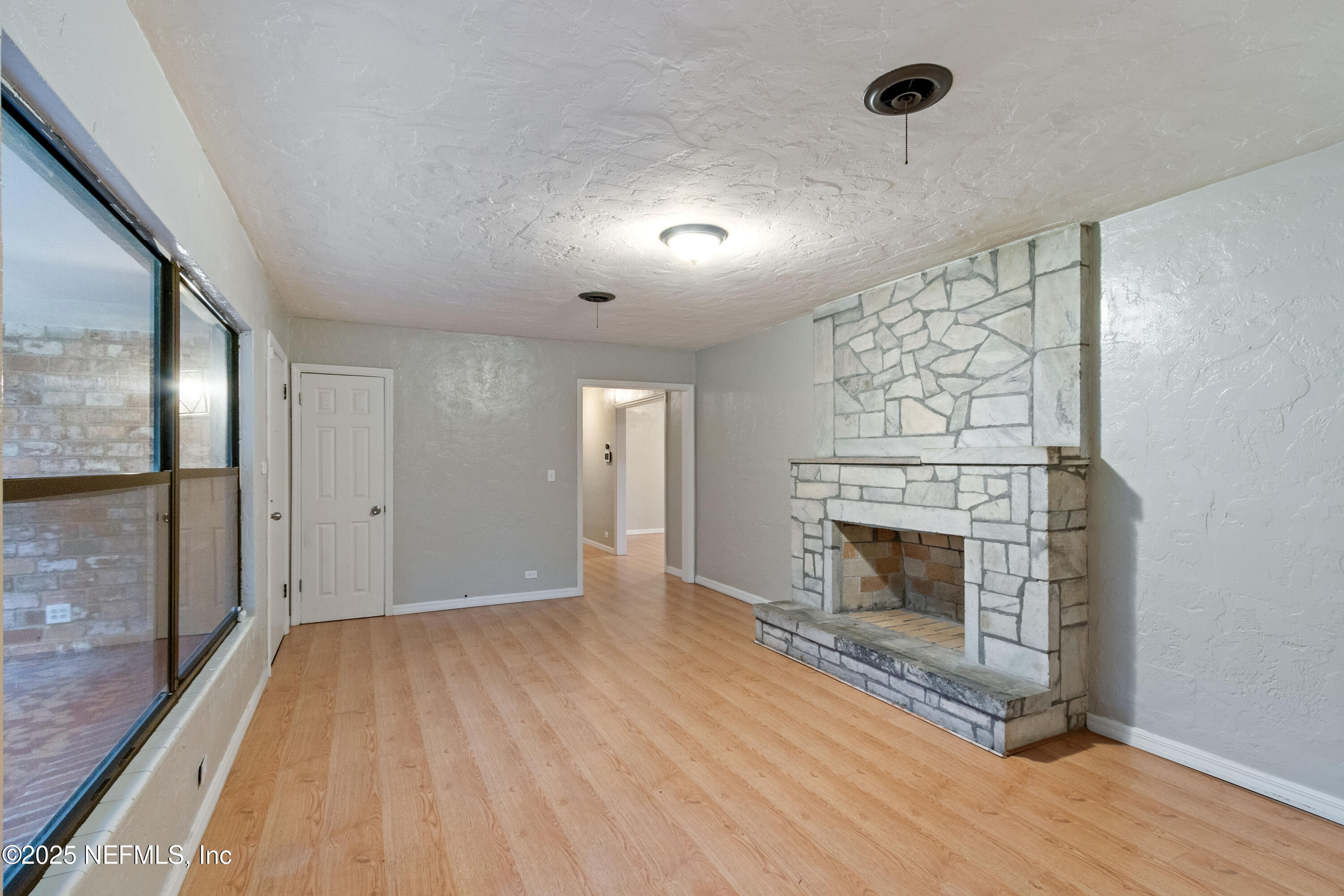 4044 SILVER LAKE Drive