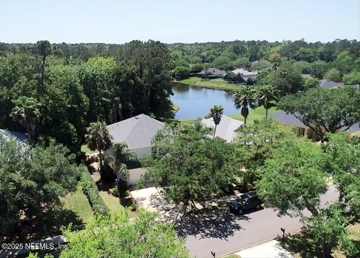 668 LAKE STONE Circle