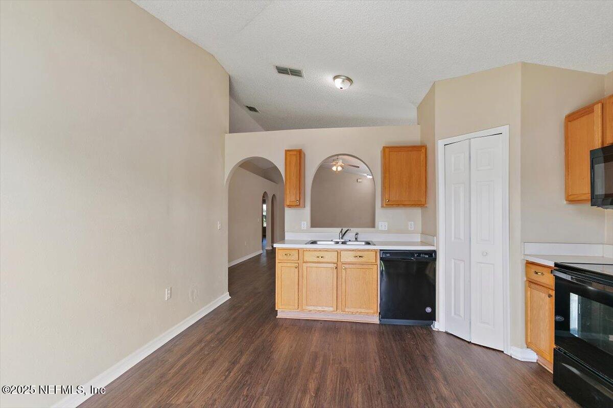 6606 N GENTLE OAKS Drive