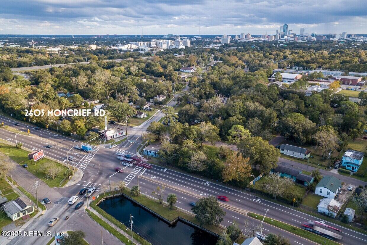 2905 MONCRIEF Road