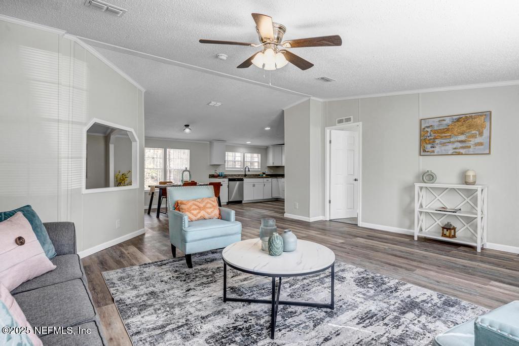 10450 ERICKSON Avenue