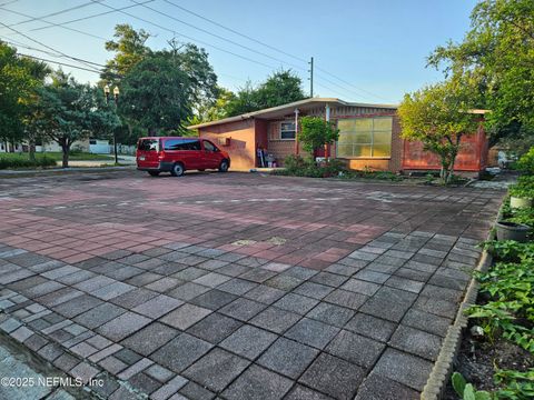 6672 BANBURY Road Jacksonville FL 32211