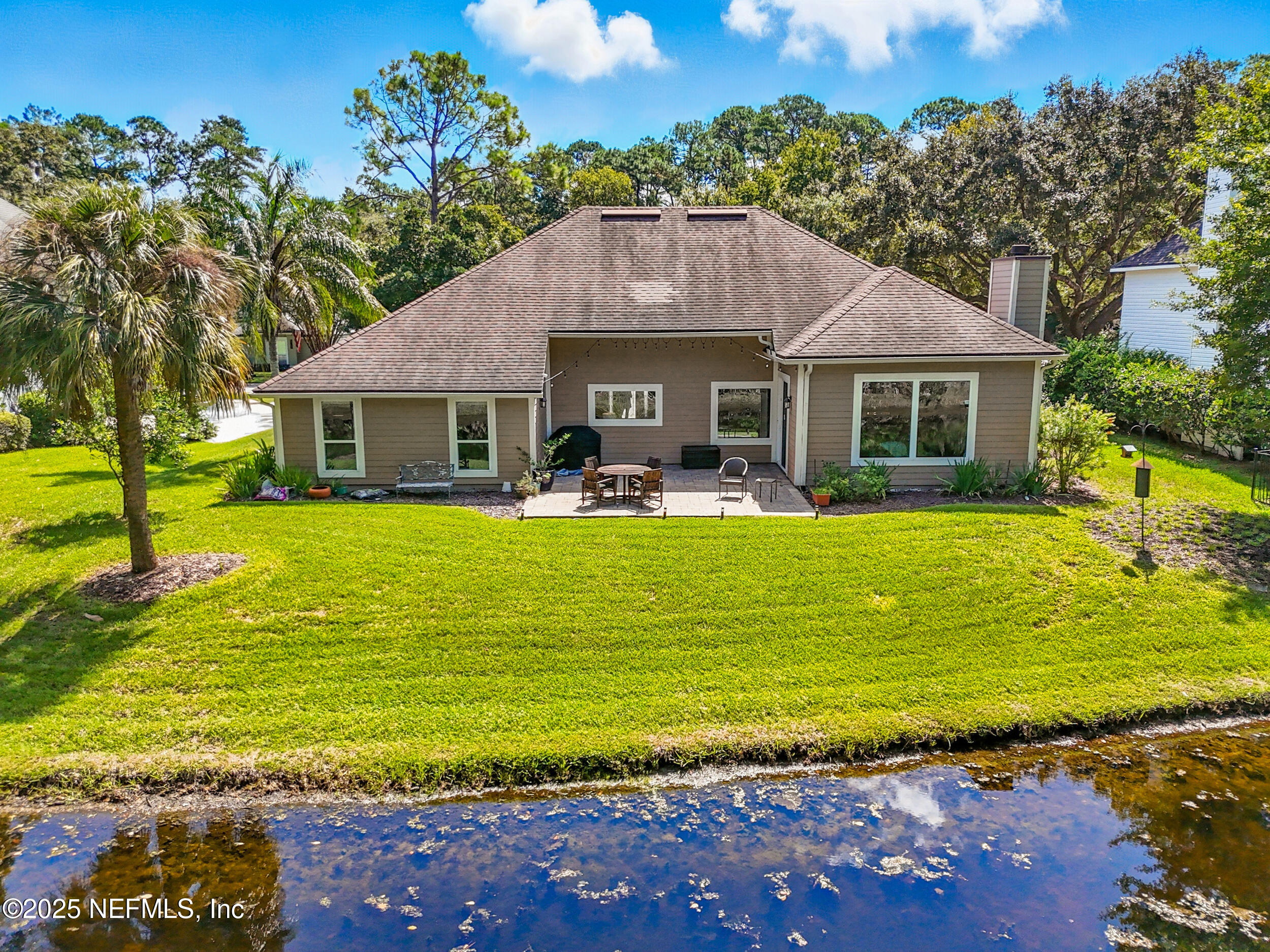 8764 HAMPSHIRE GLEN Drive S