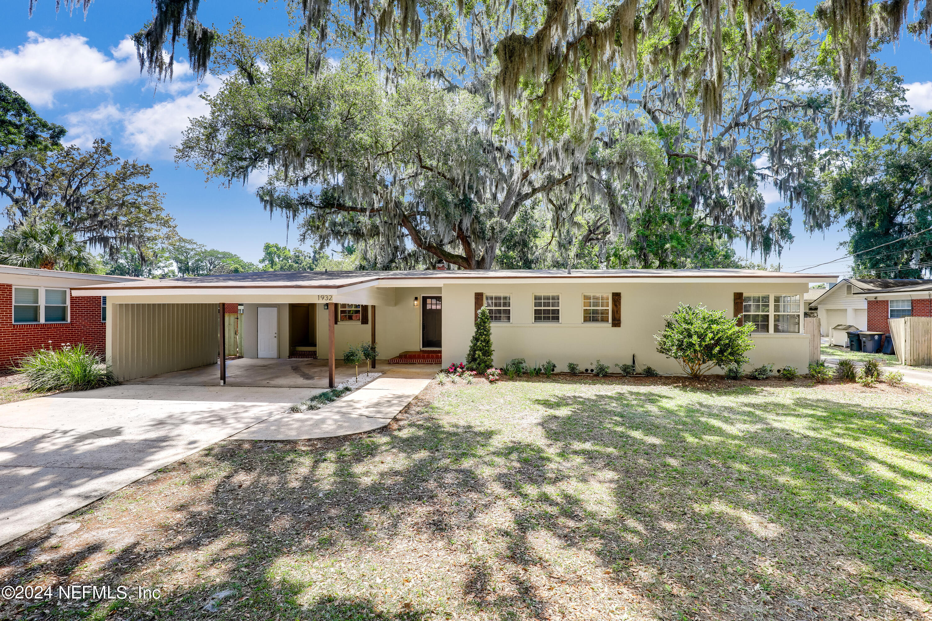 Jacksonville, FL home for sale located at 1932 Sweet Briar Lane, Jacksonville, FL 32217