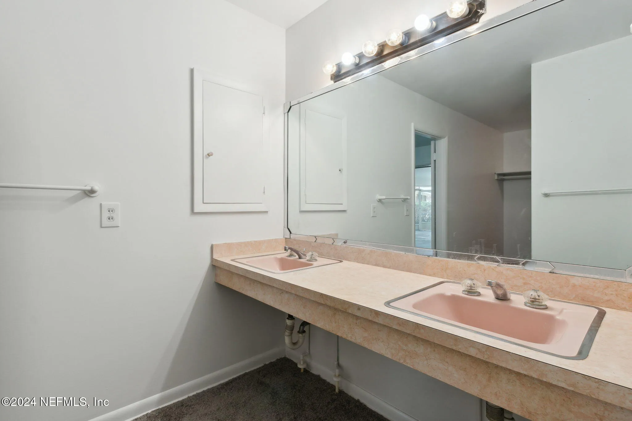 Jacksonville, Florida 32217, United States, 3 Bedrooms Bedrooms, ,3 BathroomsBathrooms,Residential,Active,26406