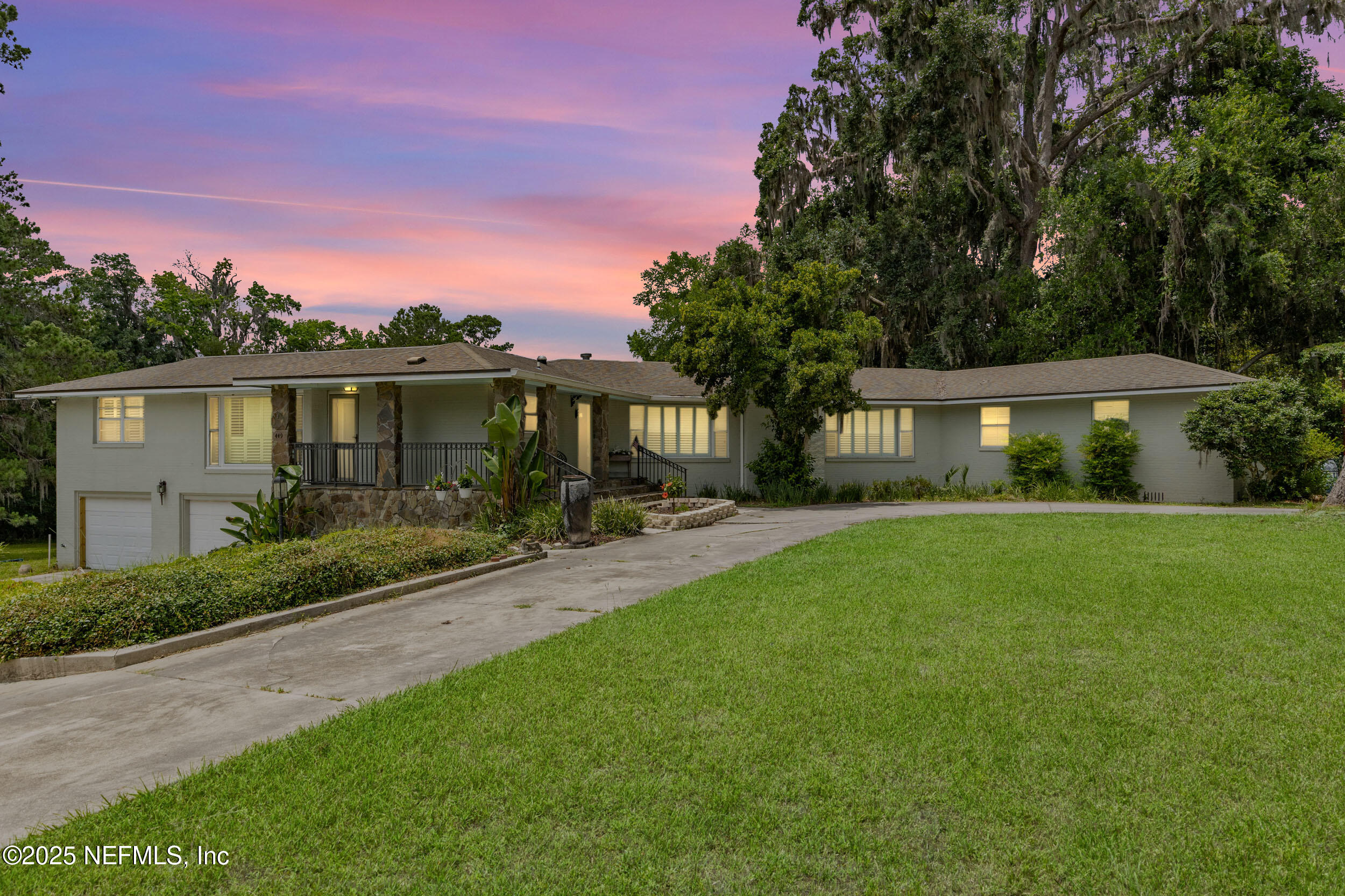 449 SW MONTGOMERY Drive