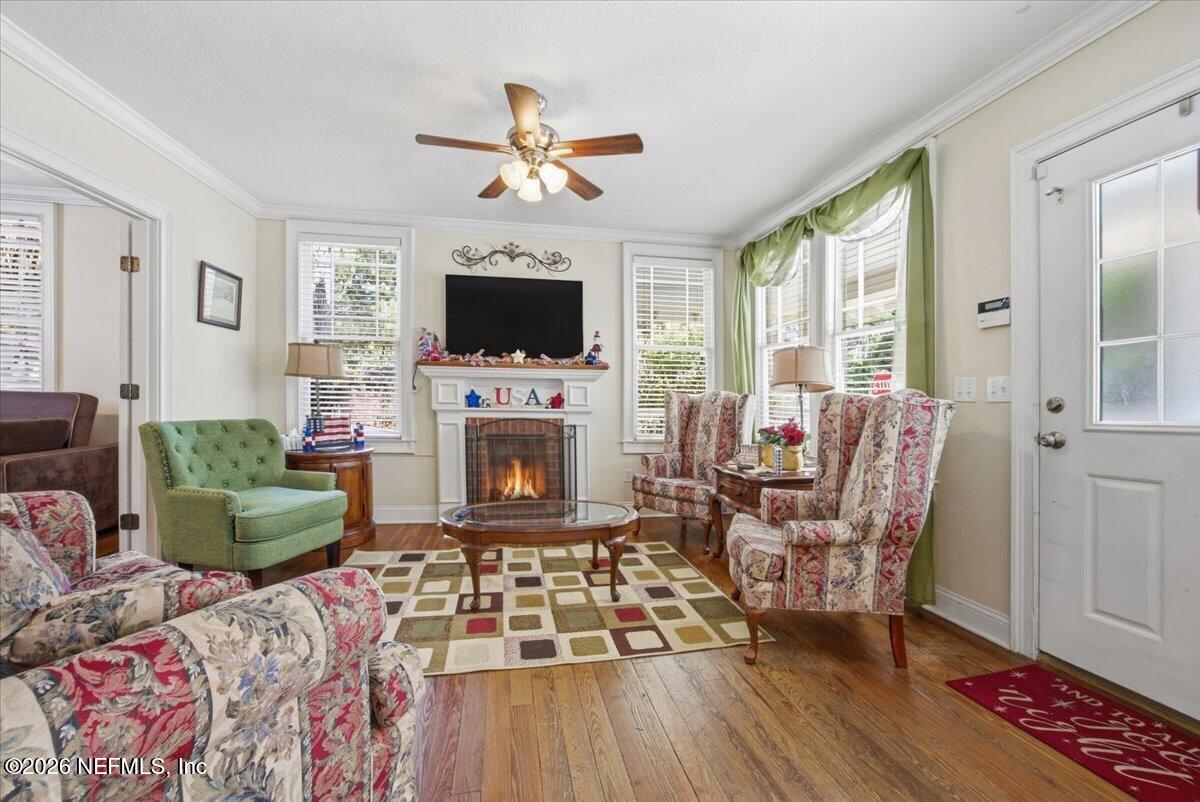 18 ESTEY Street