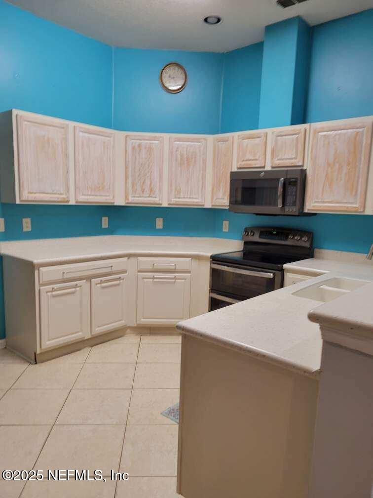 5509 BRISTOL BAY Lane N