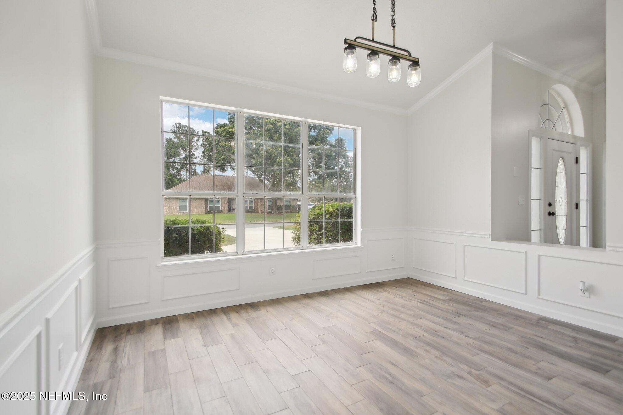 1076 LARKSPUR Loop