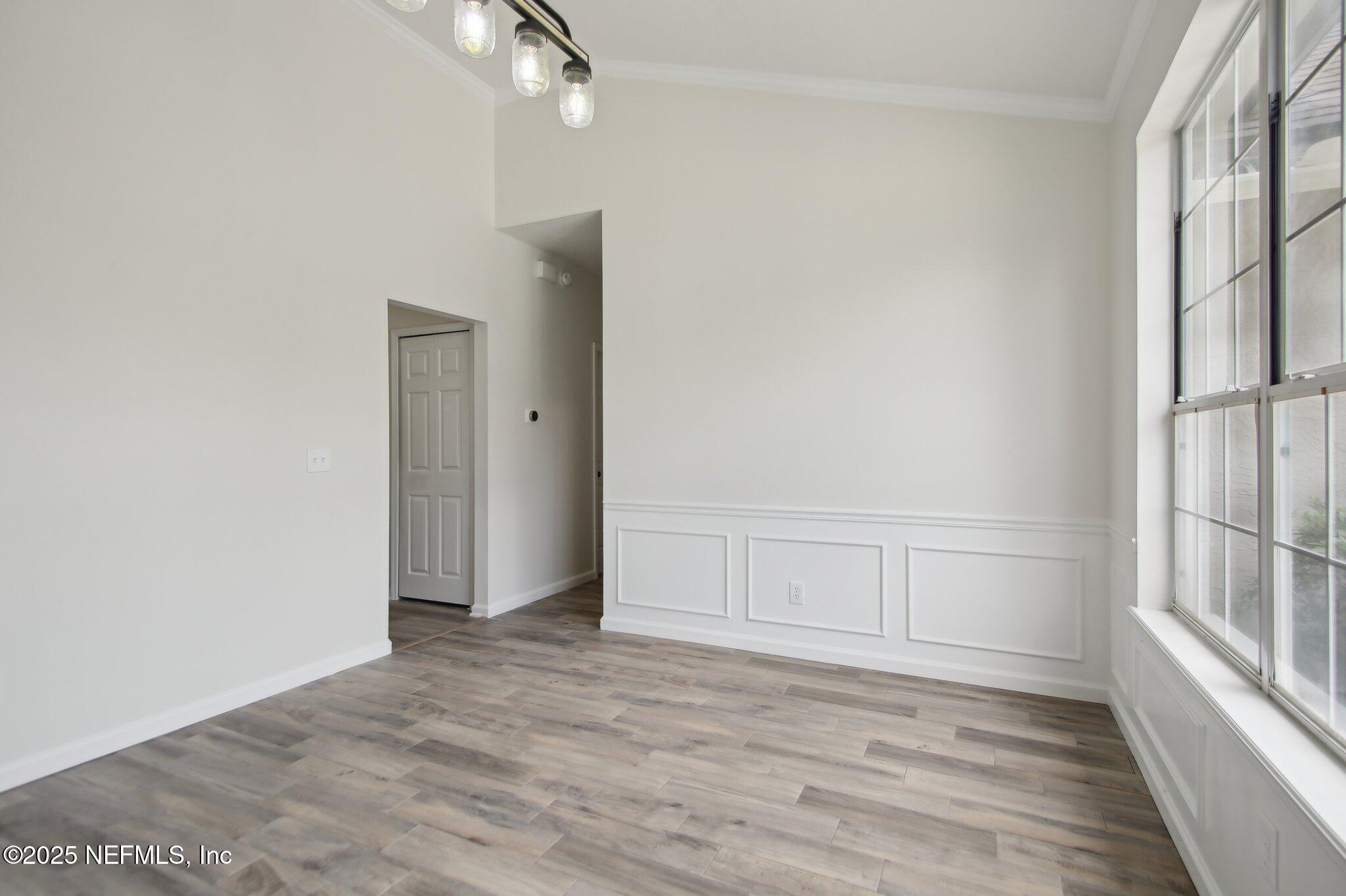 1076 LARKSPUR Loop
