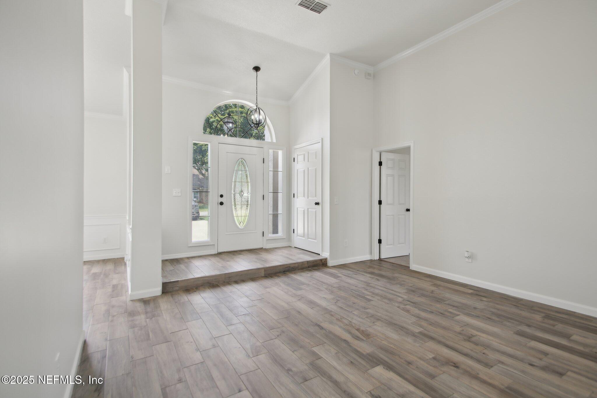 1076 LARKSPUR Loop