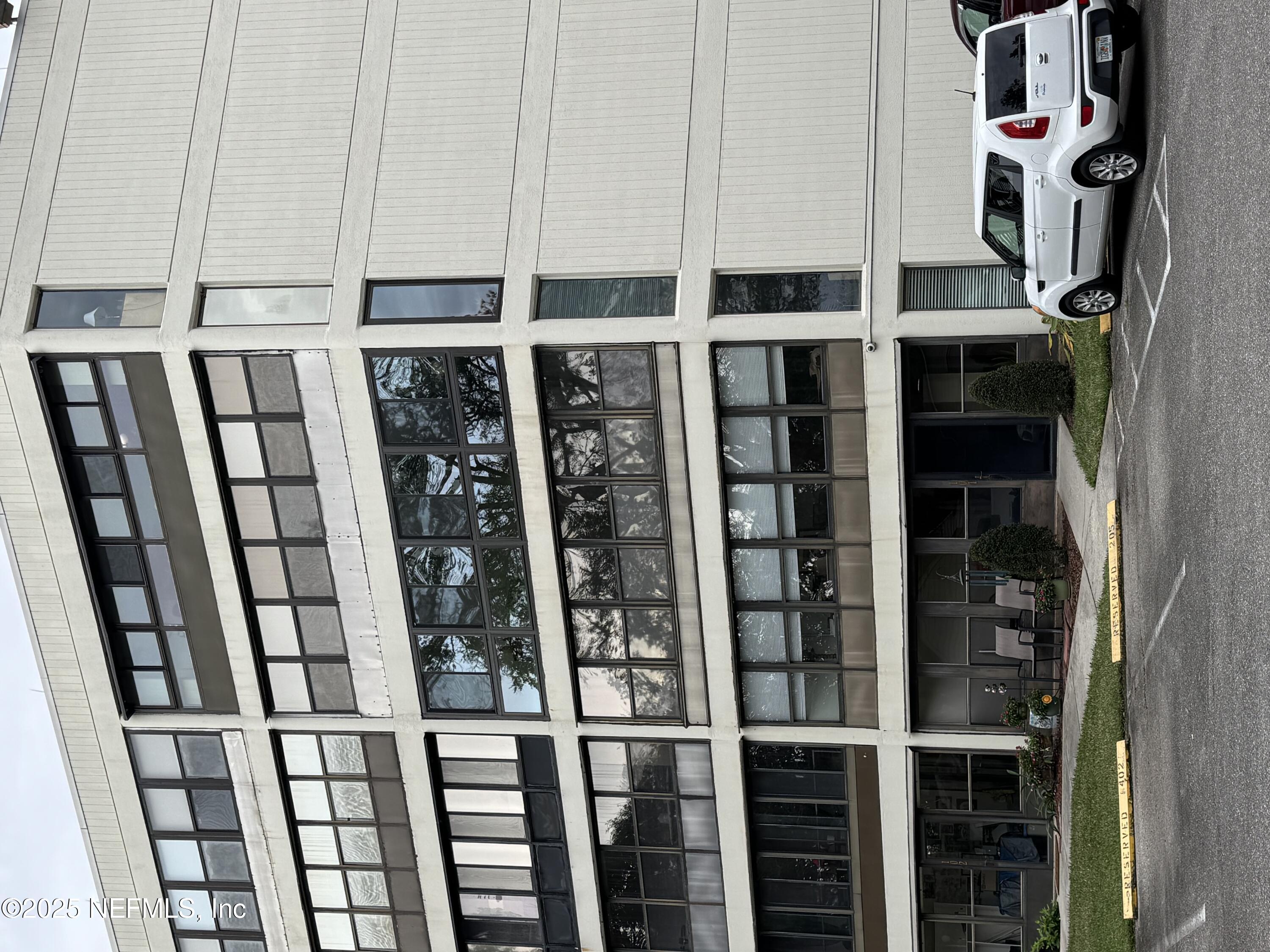 1071 EDGEWOOD Avenue S 401