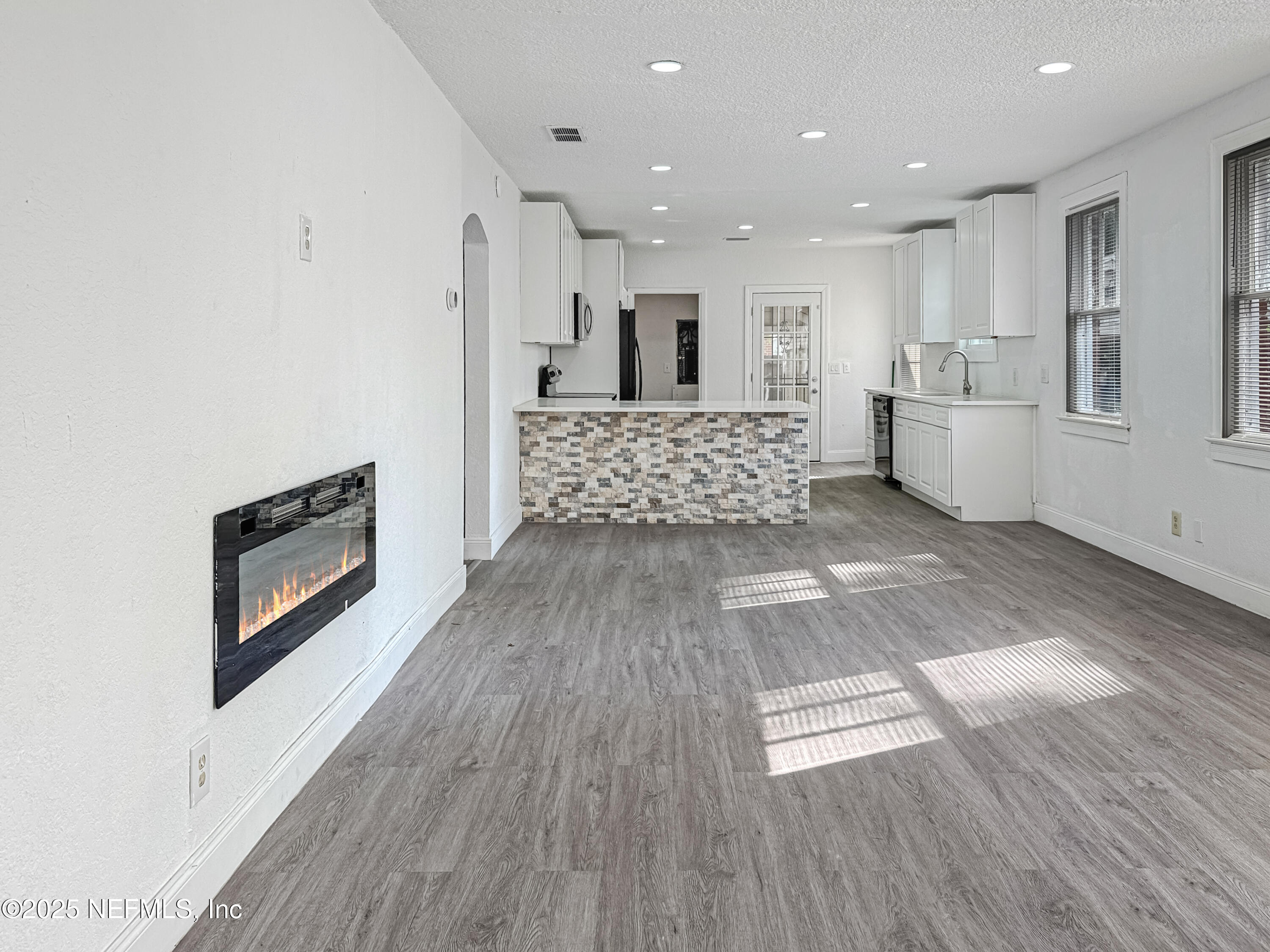 1348 W 13TH Street