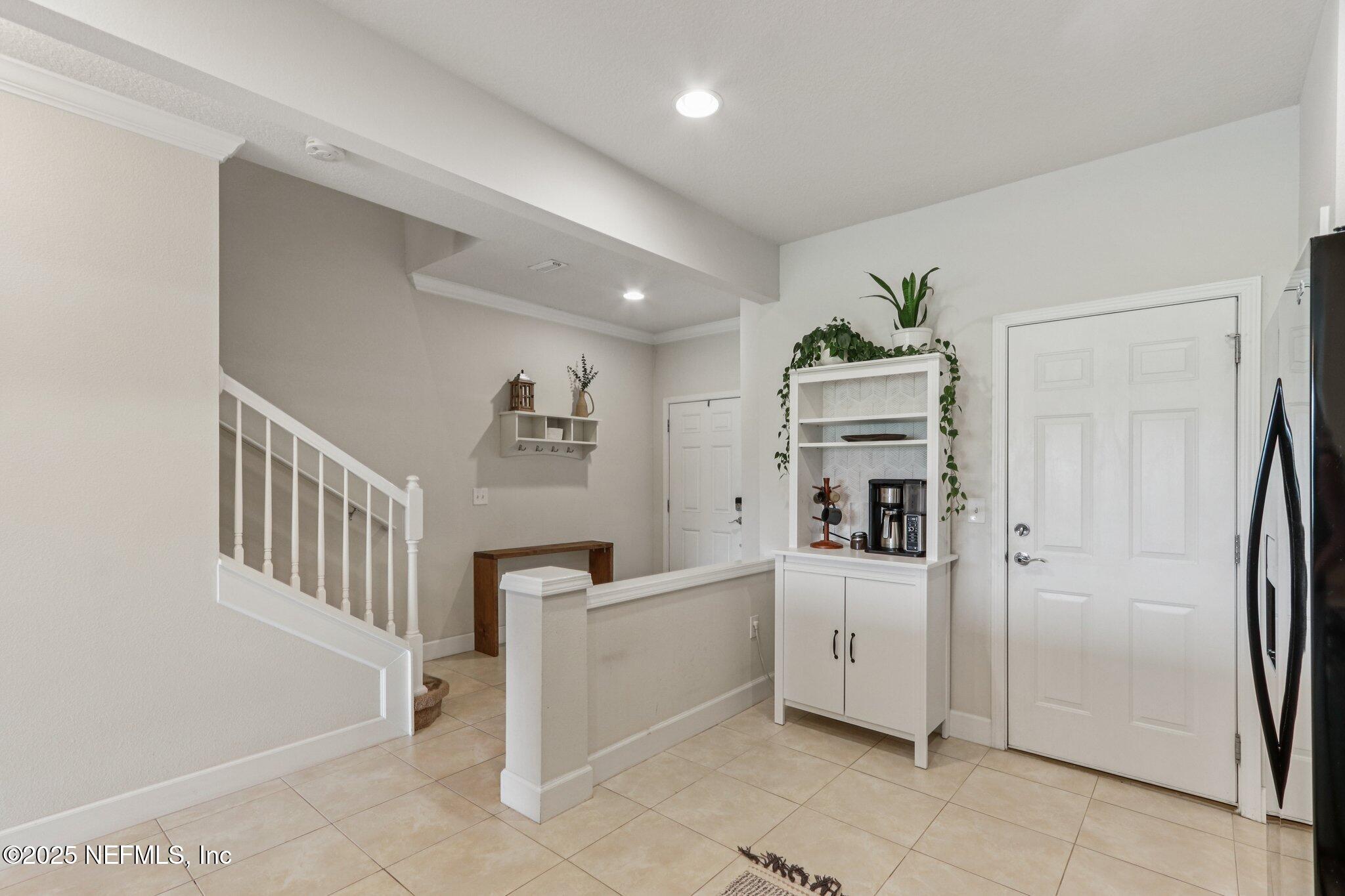 6858 ROUNDLEAF Drive