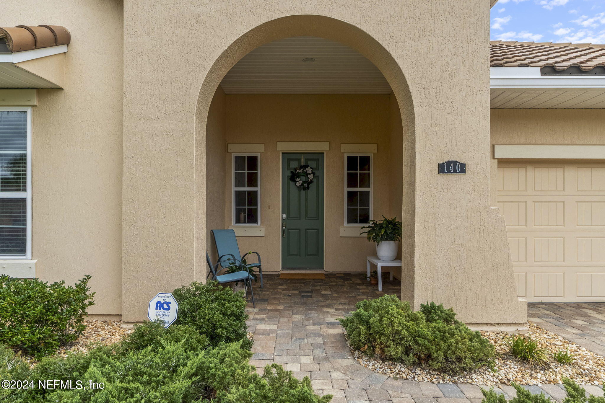 140 PINTORESCO Drive