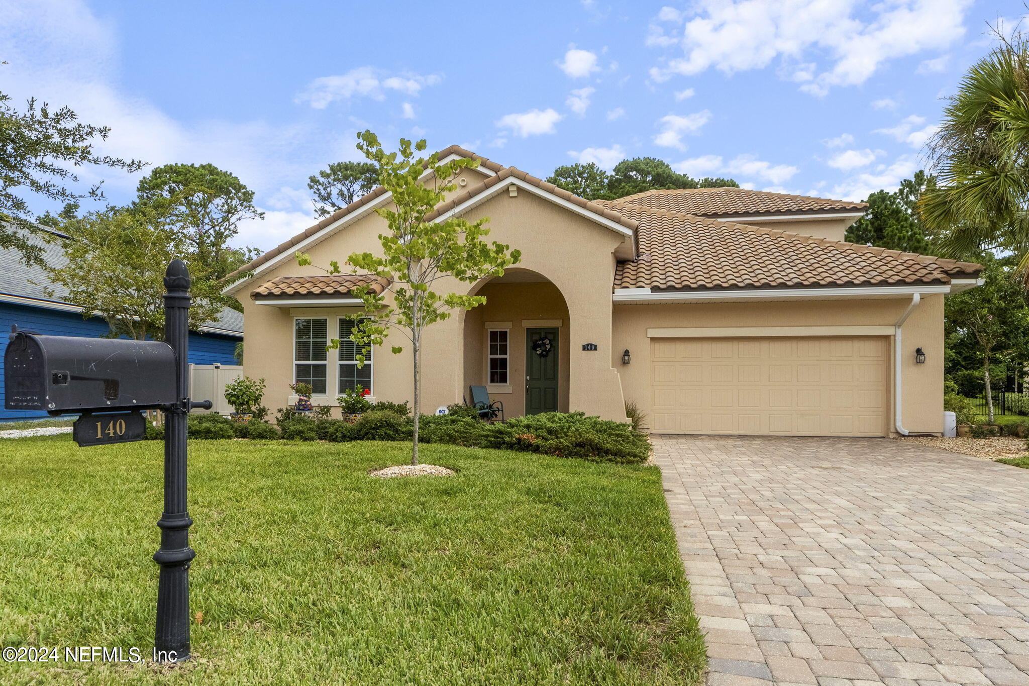 140 PINTORESCO Drive