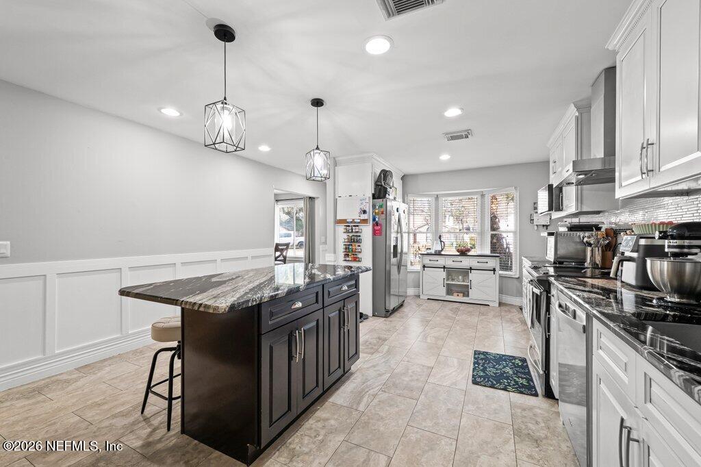 3660 MANDARIN WOODS Drive N