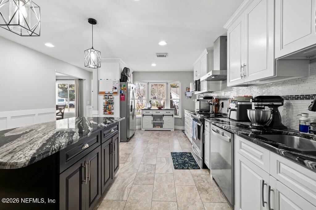 3660 MANDARIN WOODS Drive N